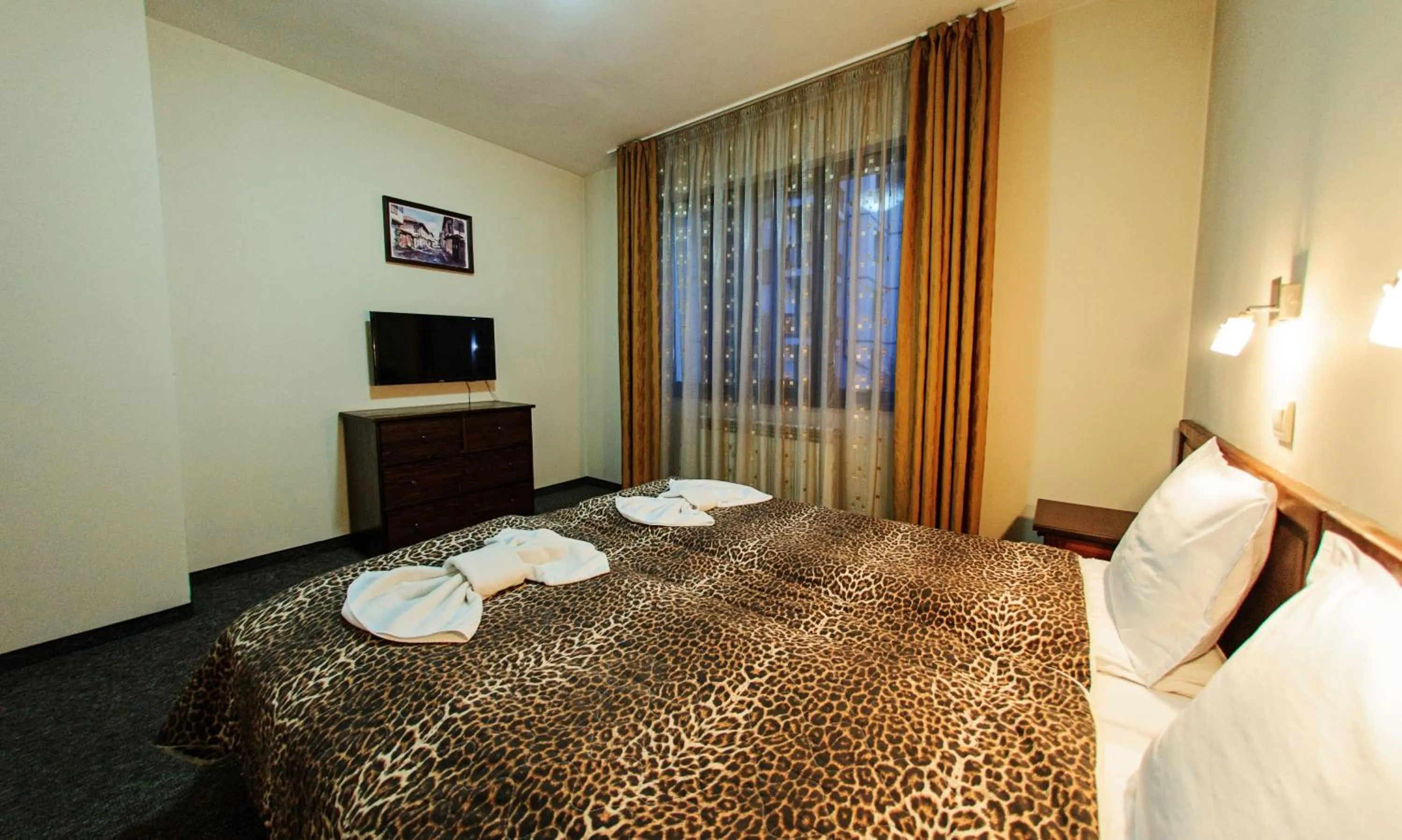 Bedroom, Bed in Hotel Dumanov