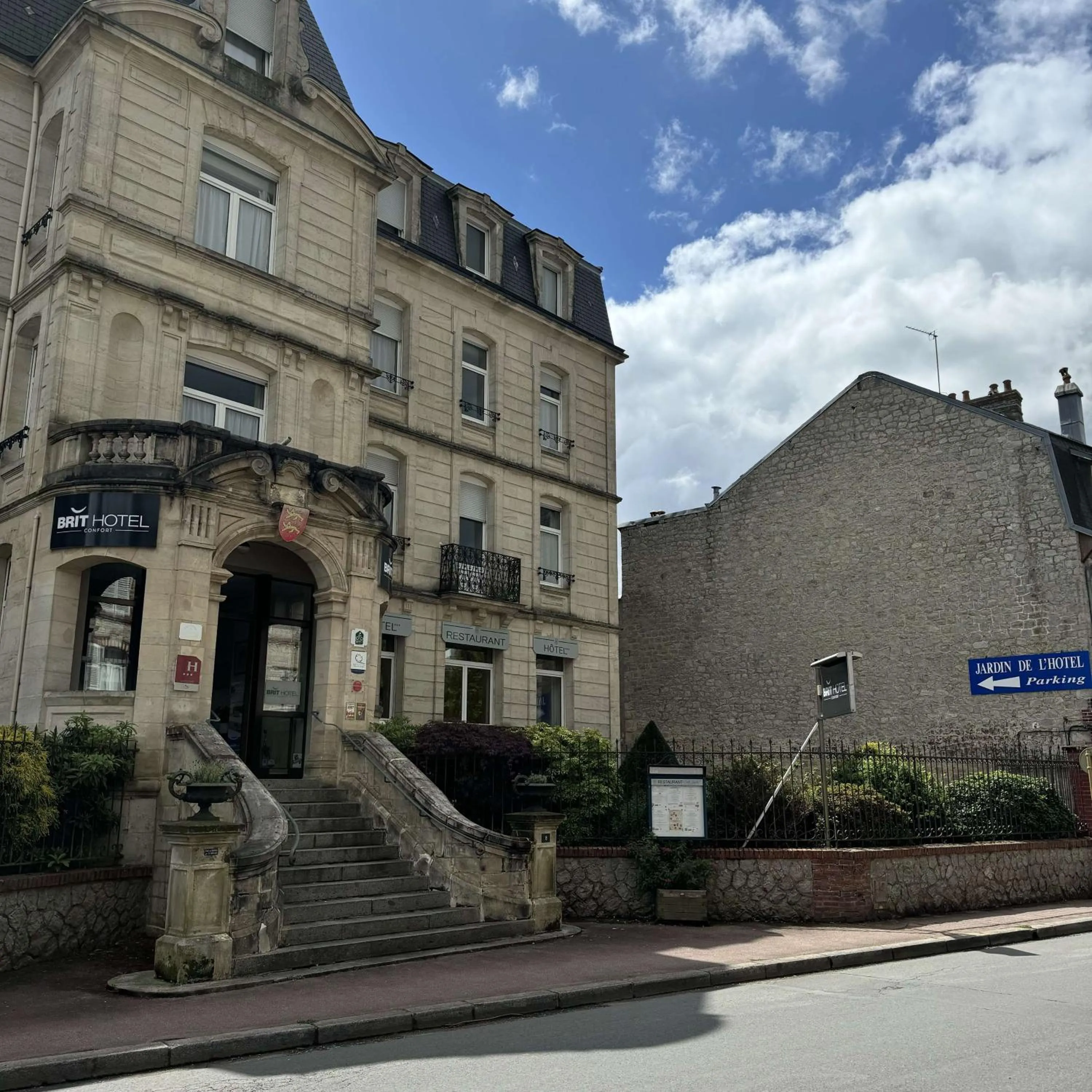 Property building in Brit Hotel Confort Bagnoles Normandie
