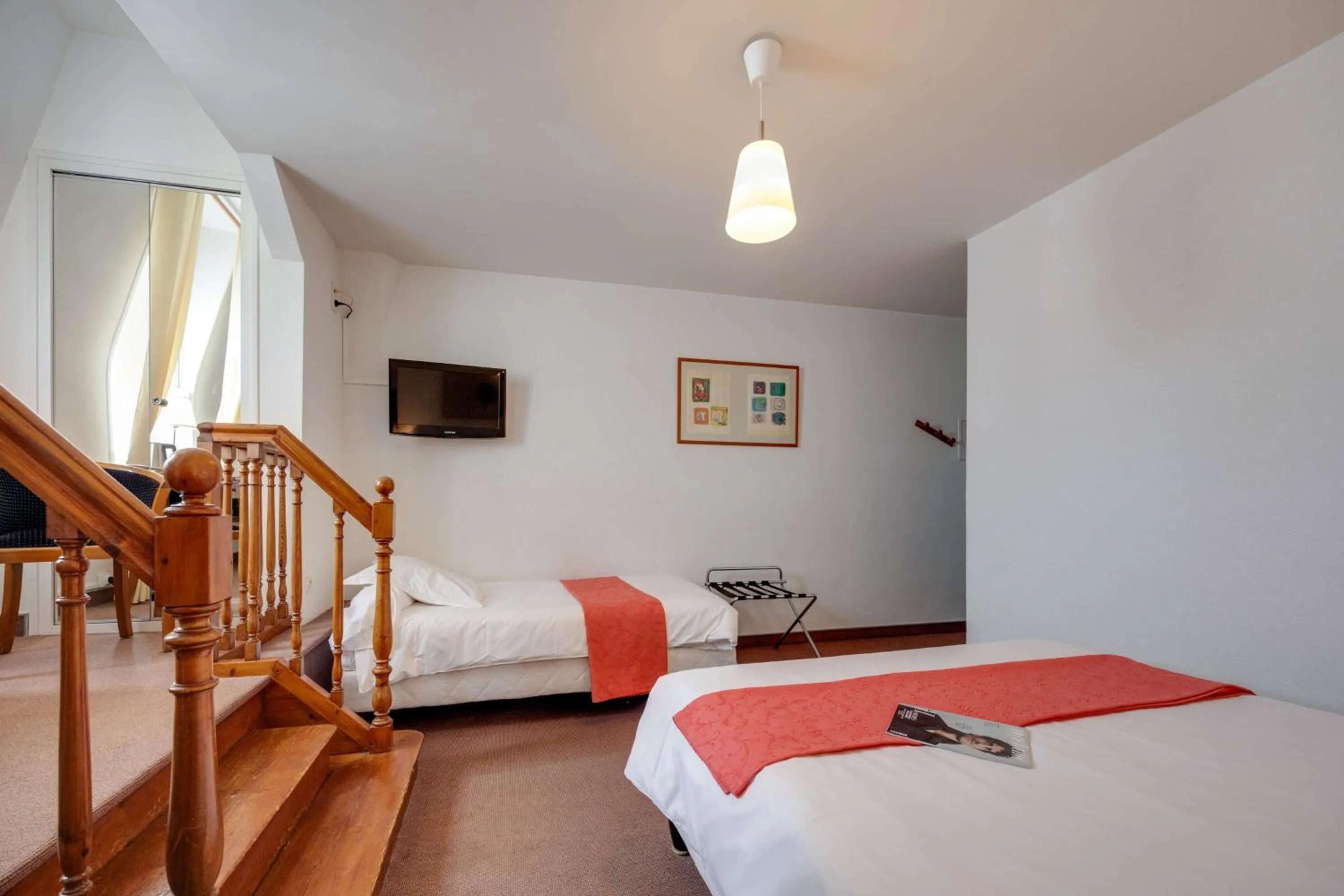 Bathroom, Bed in Brit Hotel Confort Bagnoles Normandie