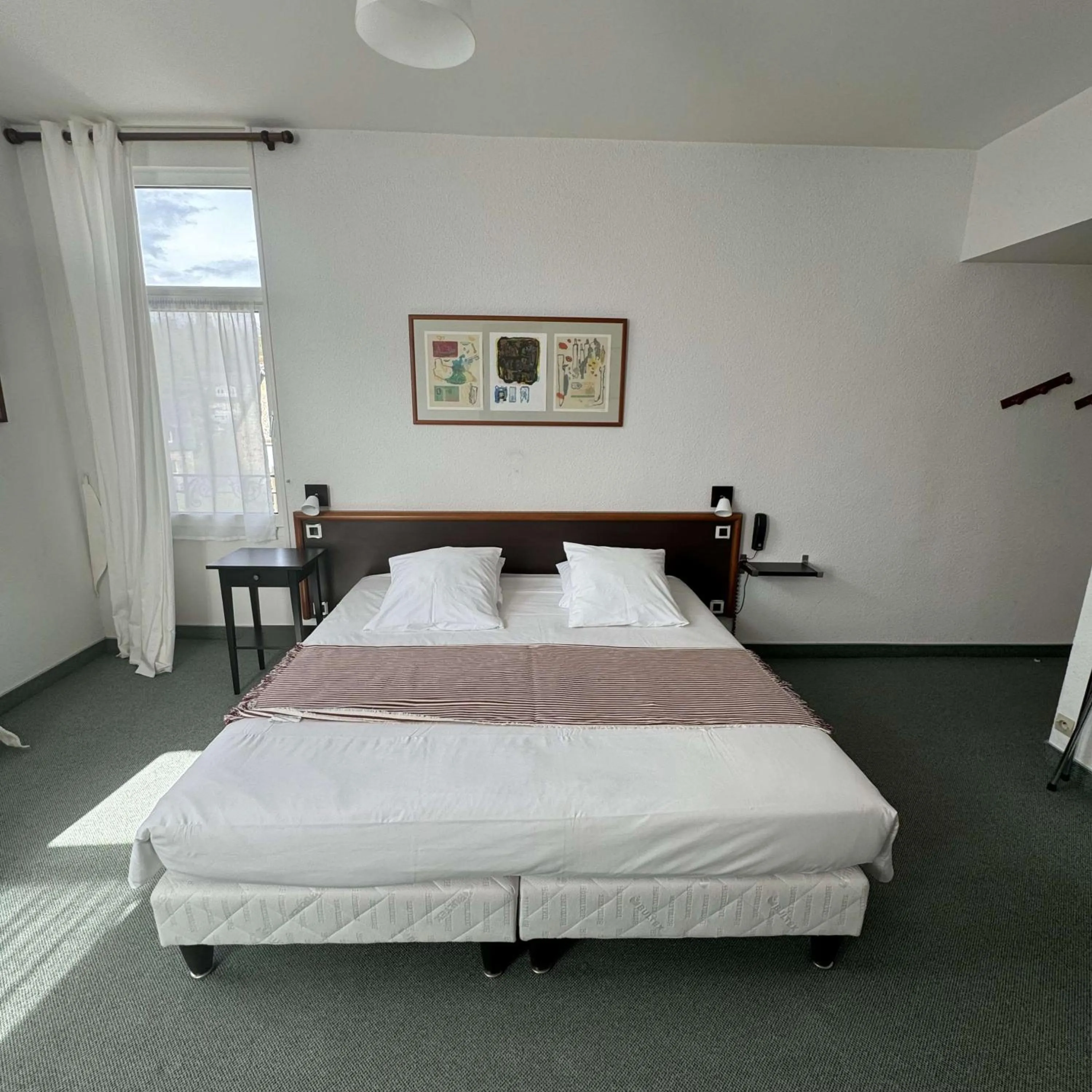 Bedroom, Bed in Brit Hotel Confort Bagnoles Normandie