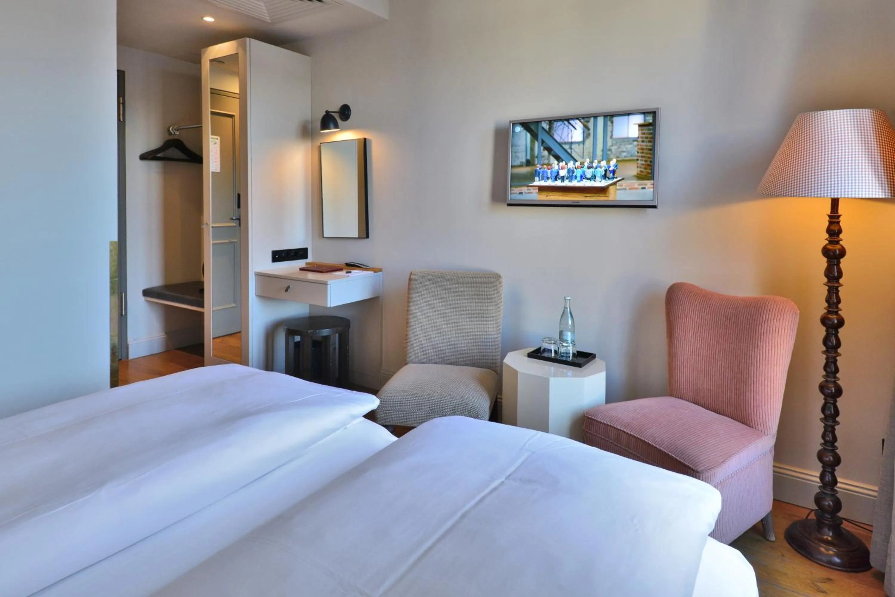 Bedroom, Bed in Monbijou Hotel