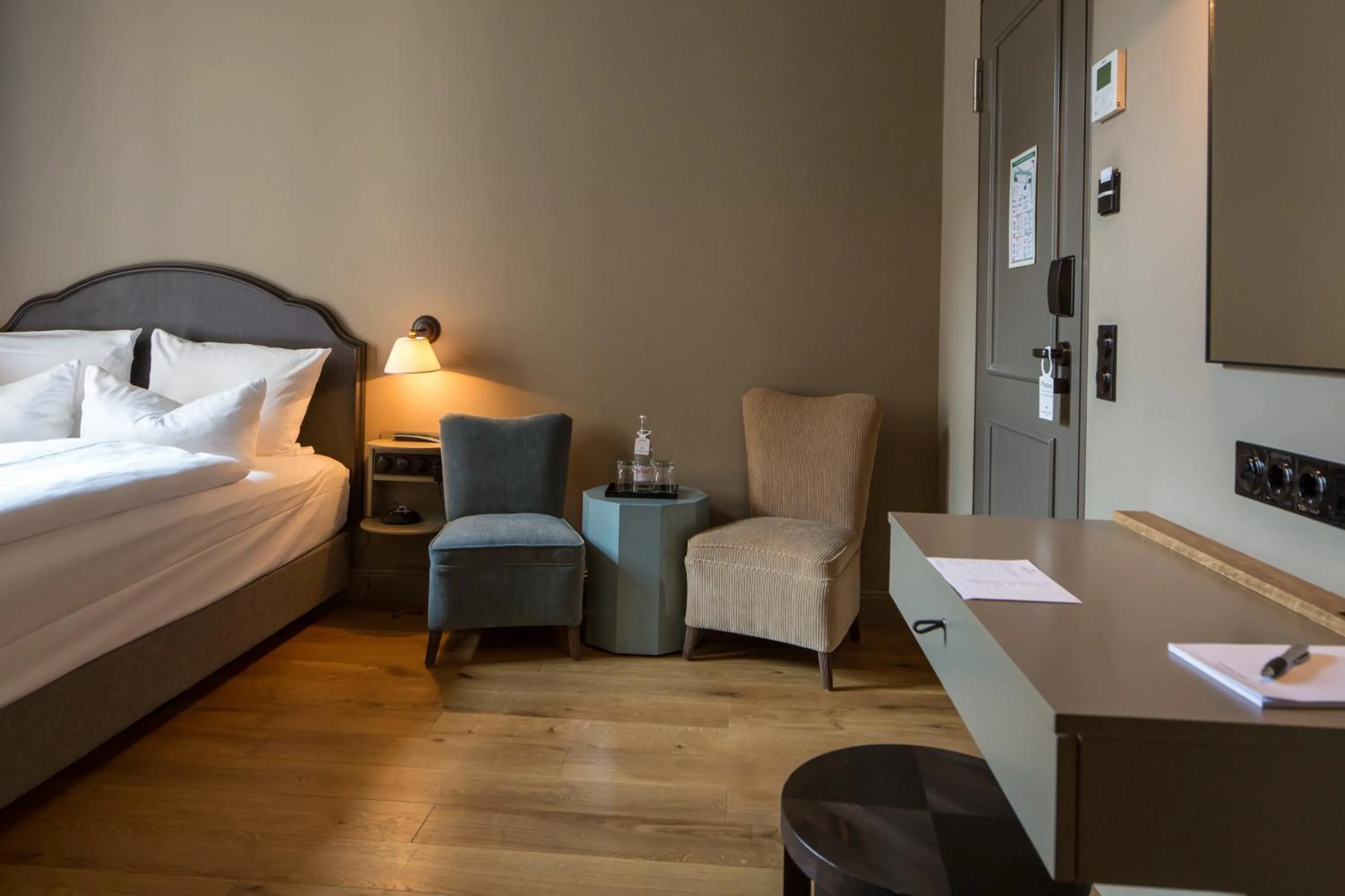 Bedroom, Bed in Monbijou Hotel