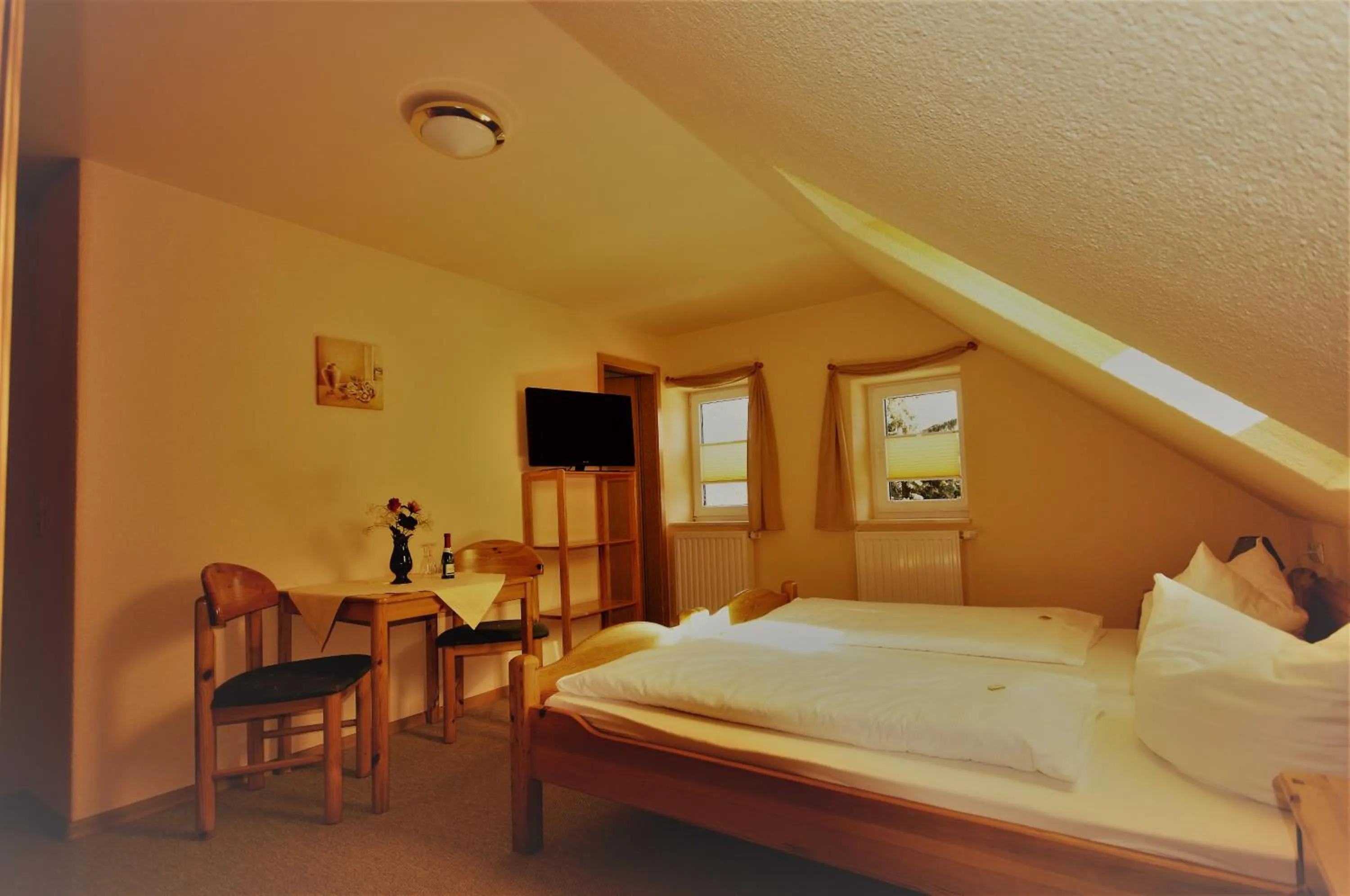 Photo of the whole room, Bed in Pension Klette
