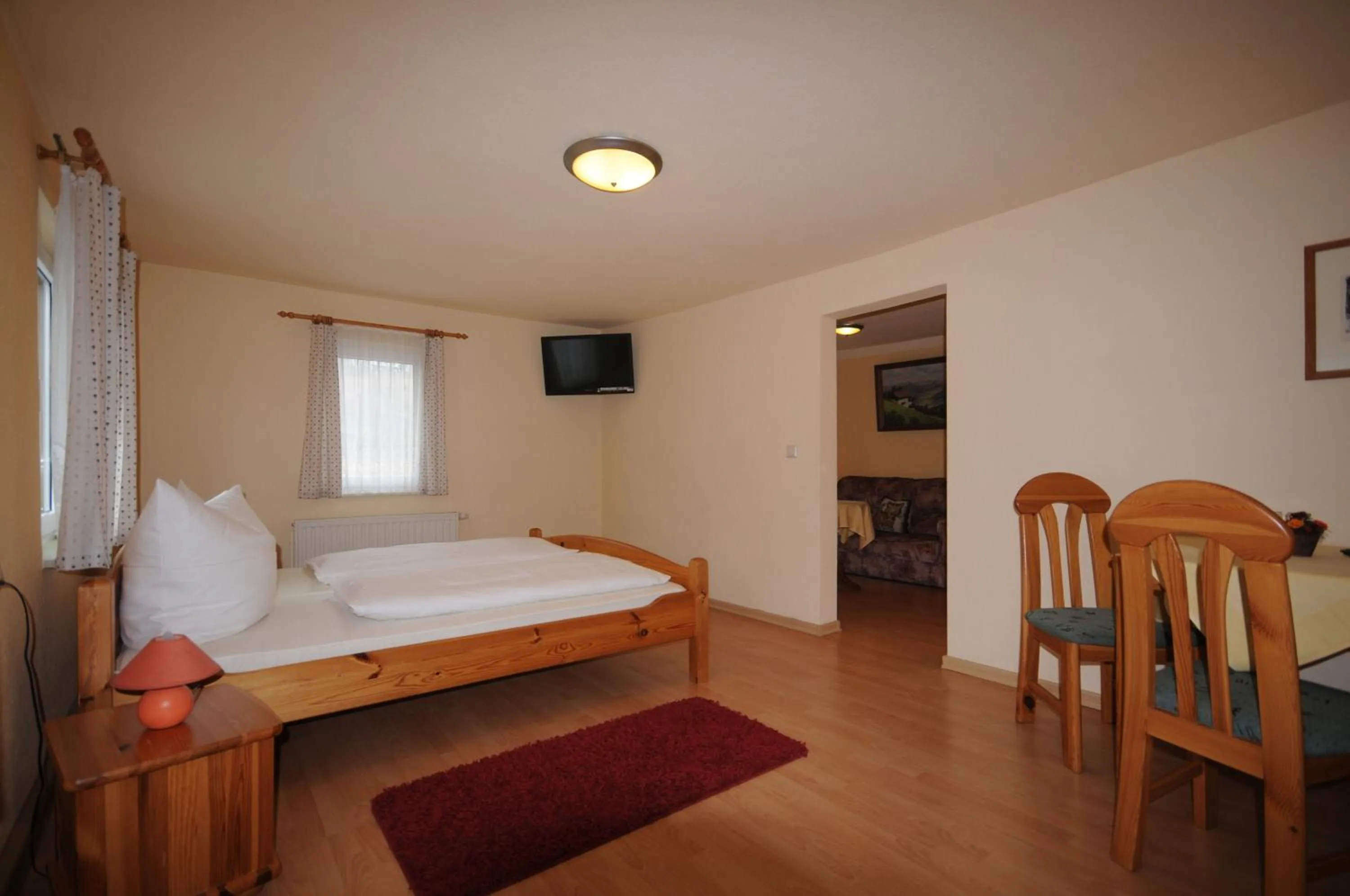 Photo of the whole room, Bed in Pension Klette