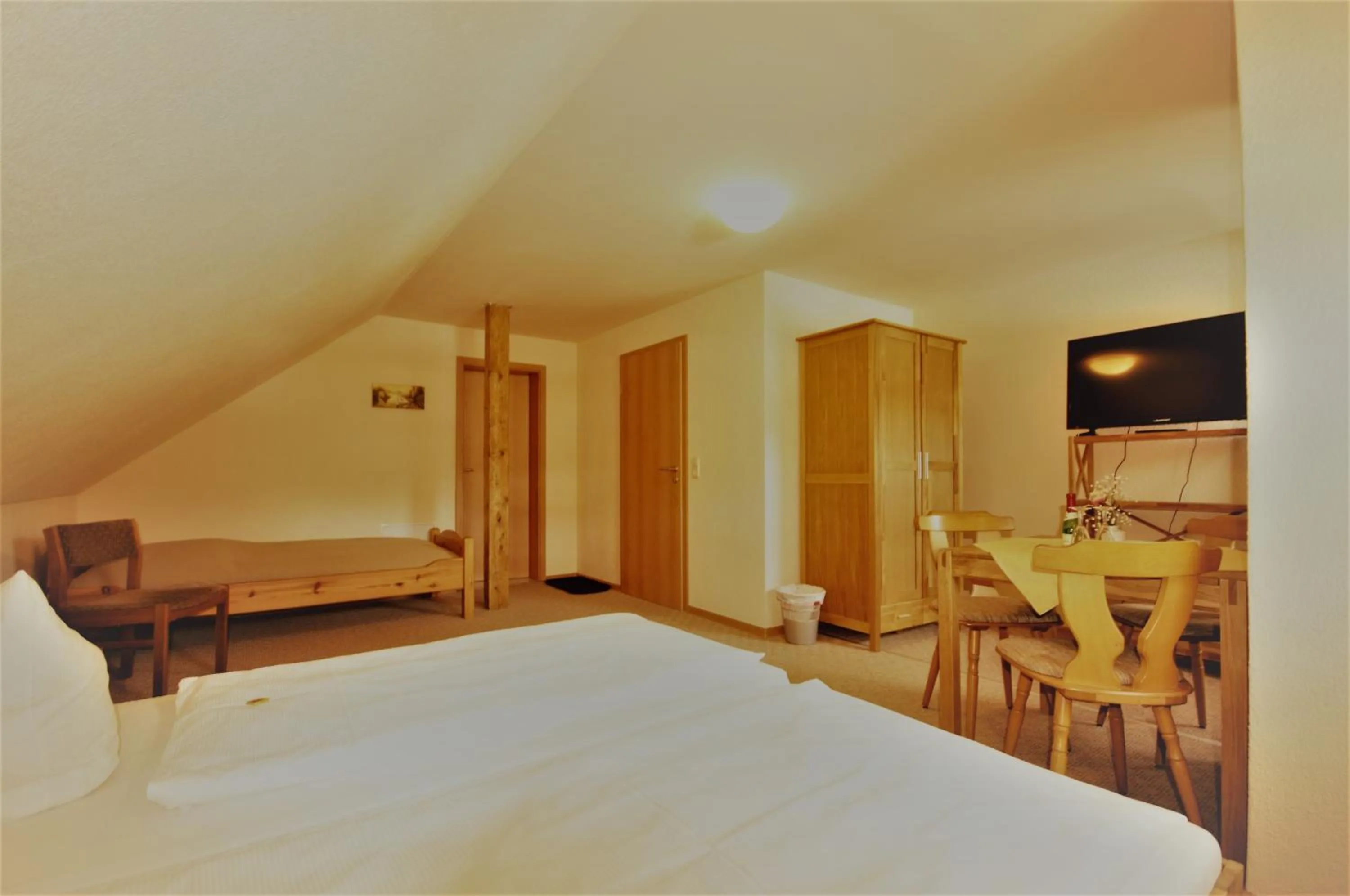 Photo of the whole room, Bed in Pension Klette