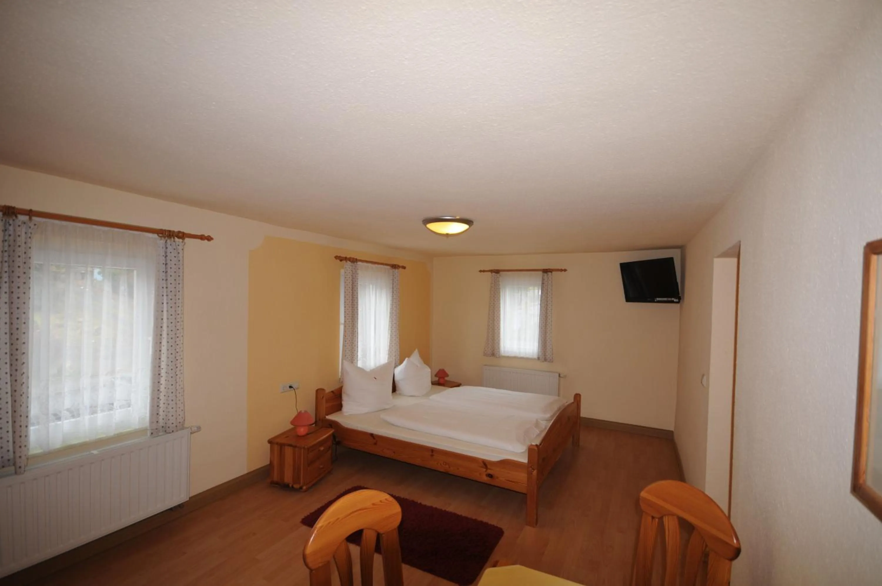 Photo of the whole room, Bed in Pension Klette