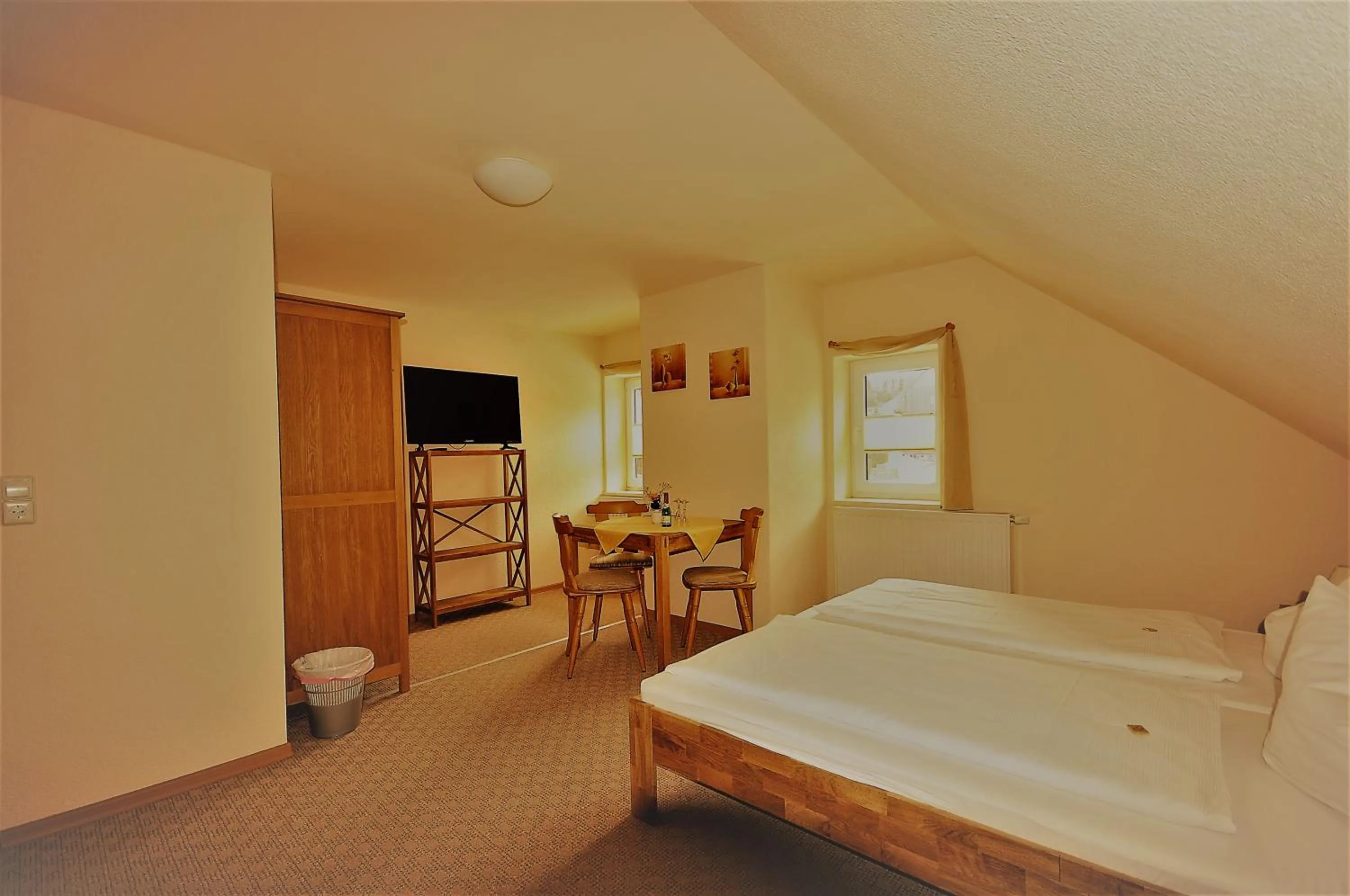 Photo of the whole room, Bed in Pension Klette