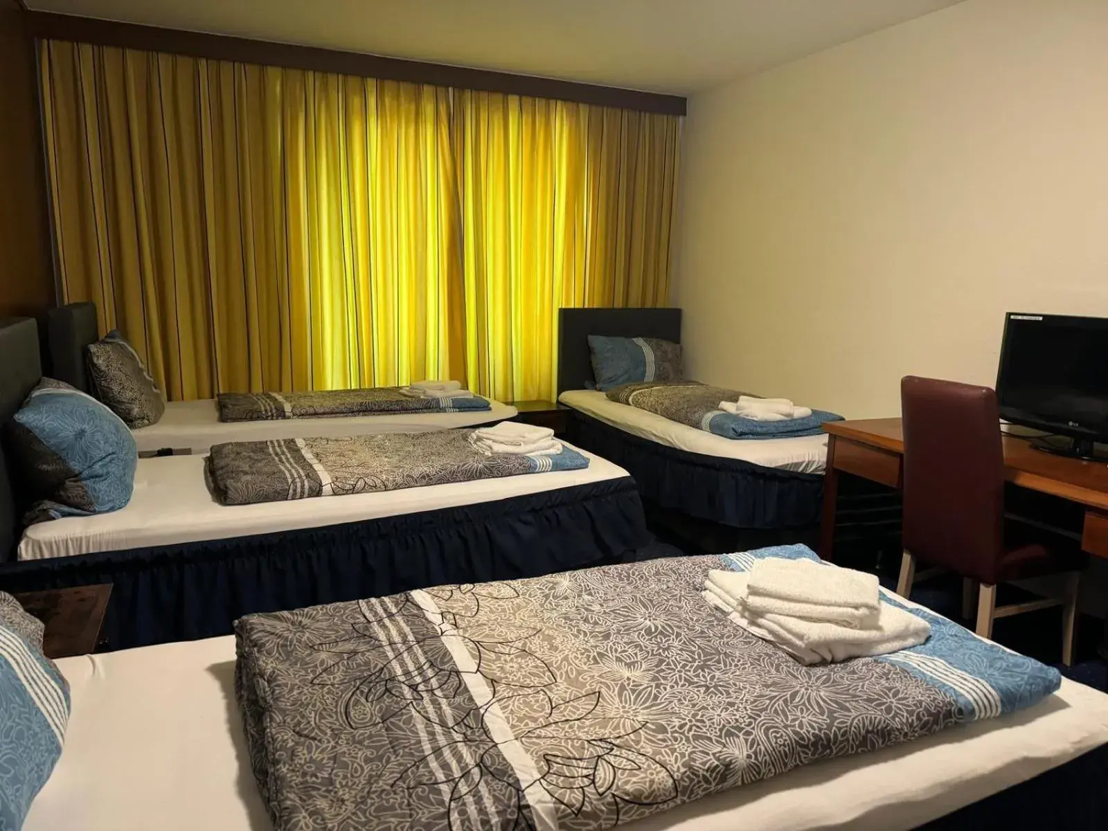 Quadruple Room with Private Bathroom in Hotel Regina Quadruple Room with Private Bathroom in Hotel Regina