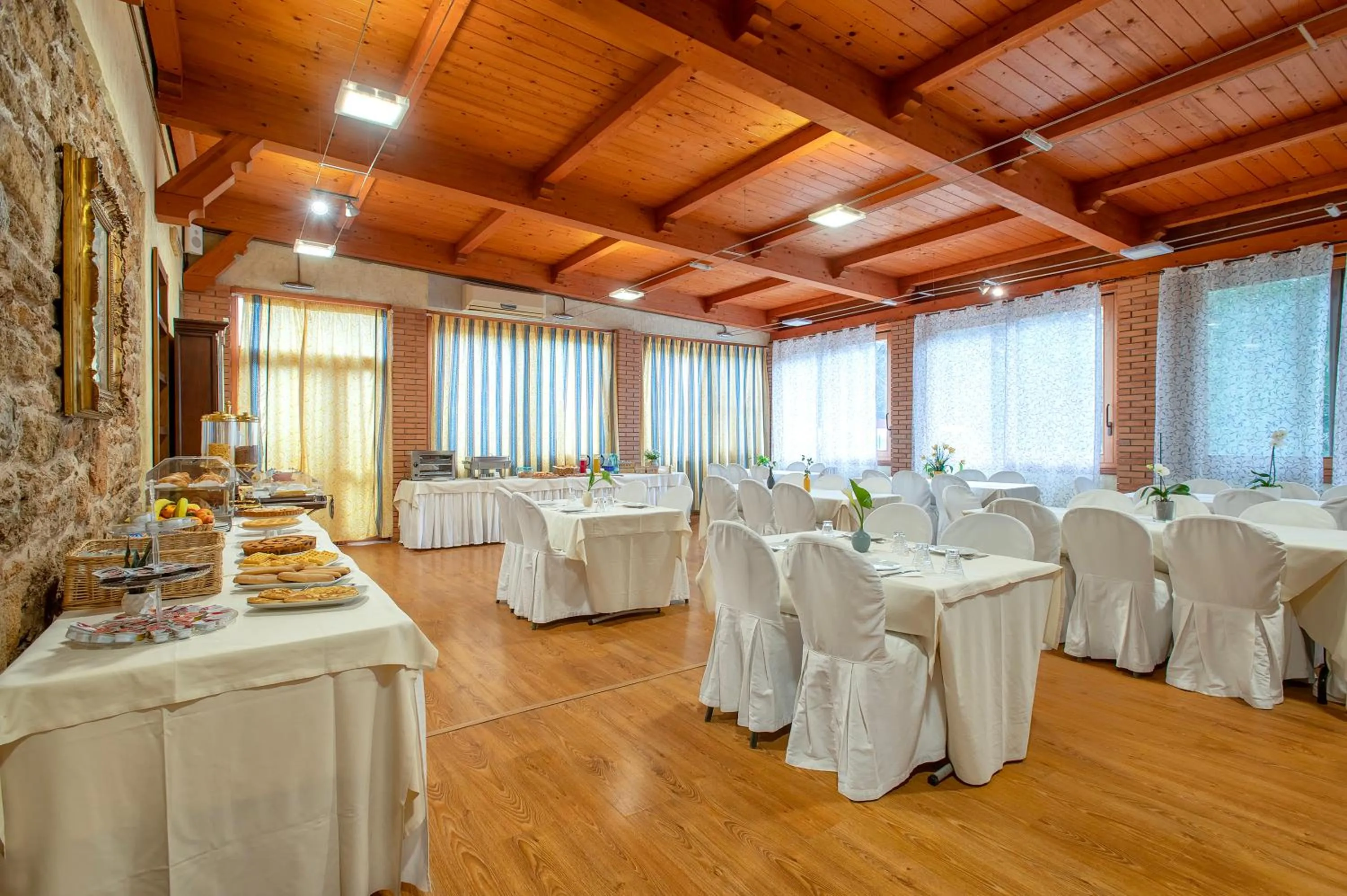 Restaurant/places to eat in Hotel Fertilia