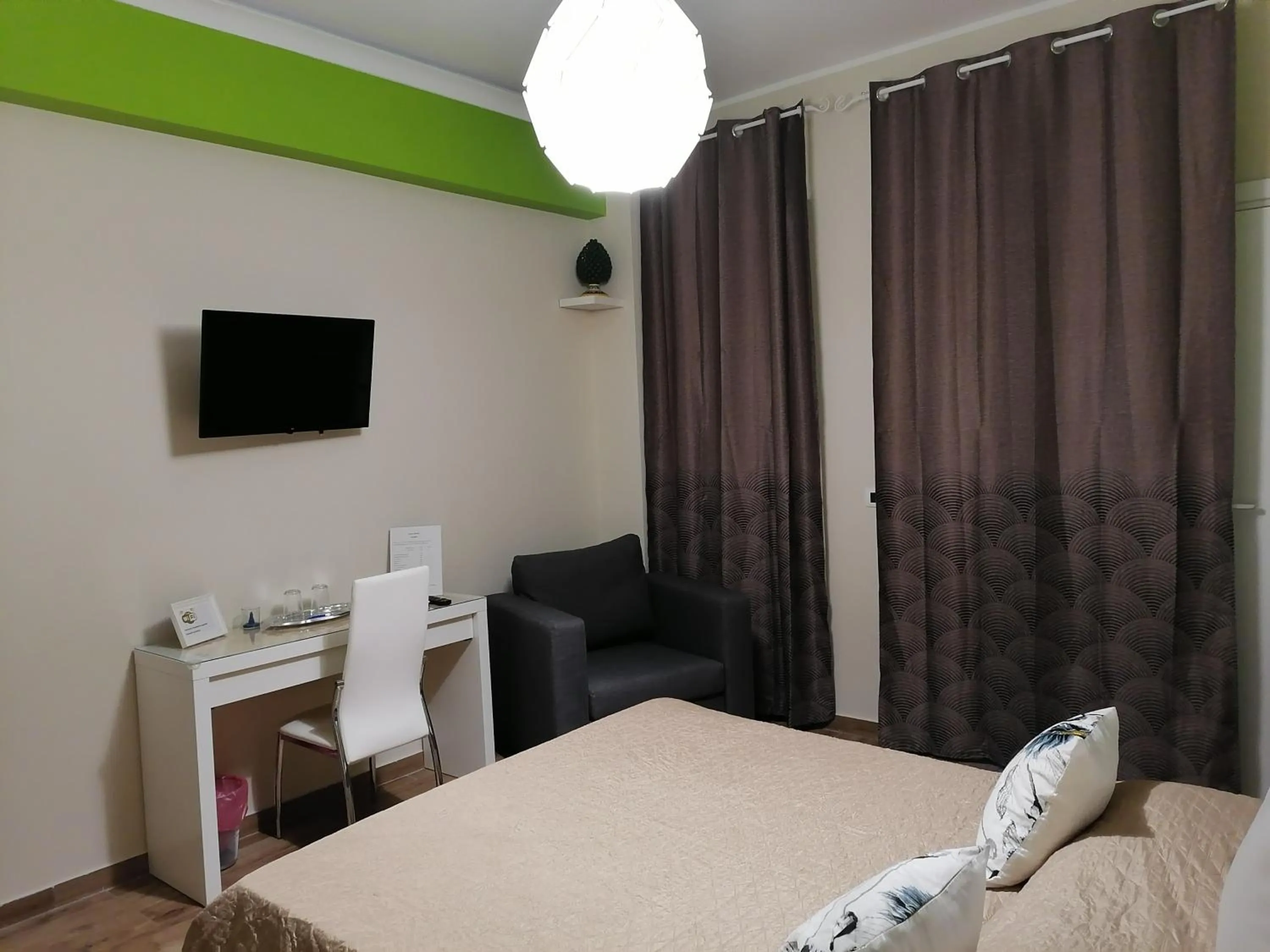 Photo of the whole room in Home Syrakos B&B