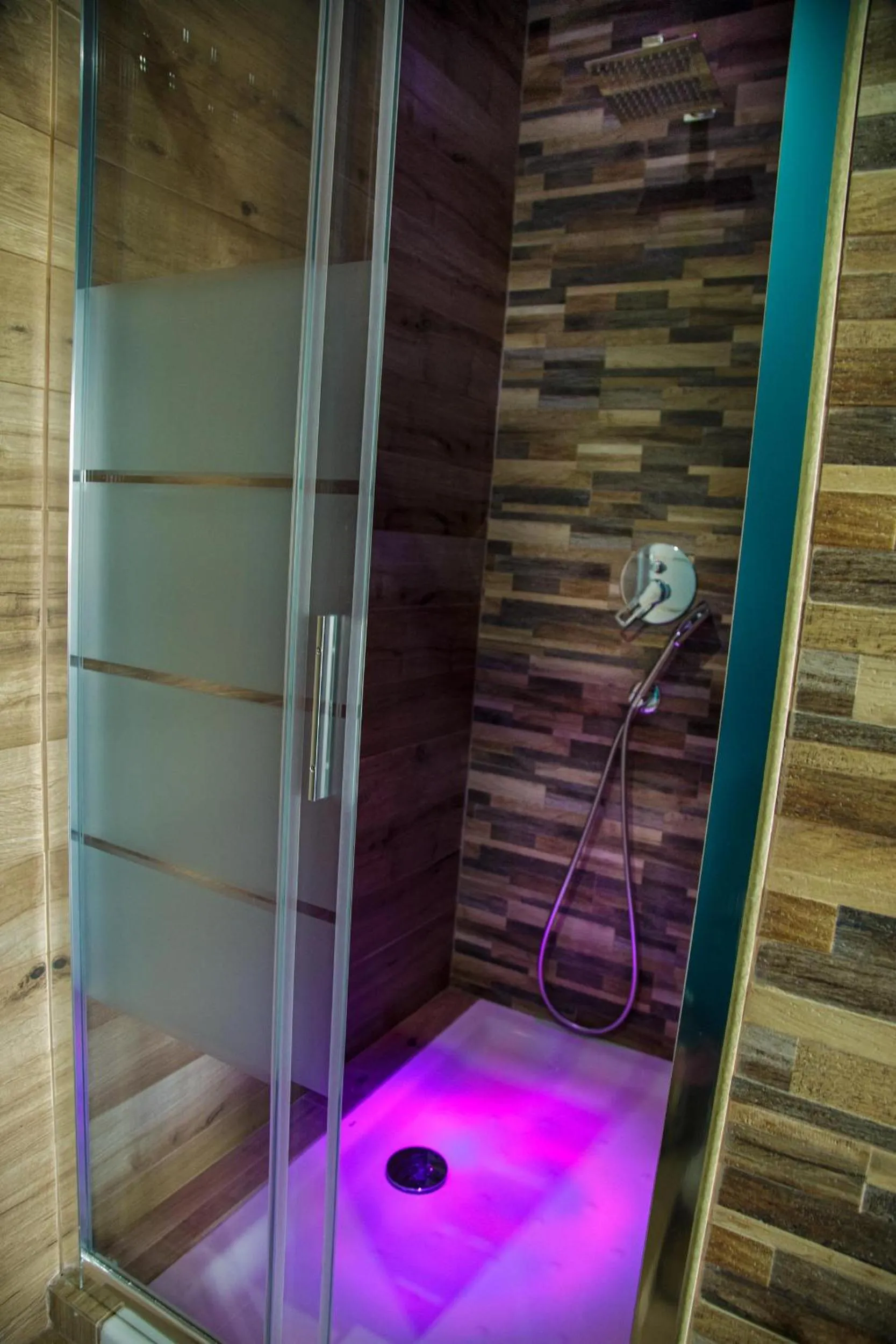 Bathroom in Home Syrakos B&B