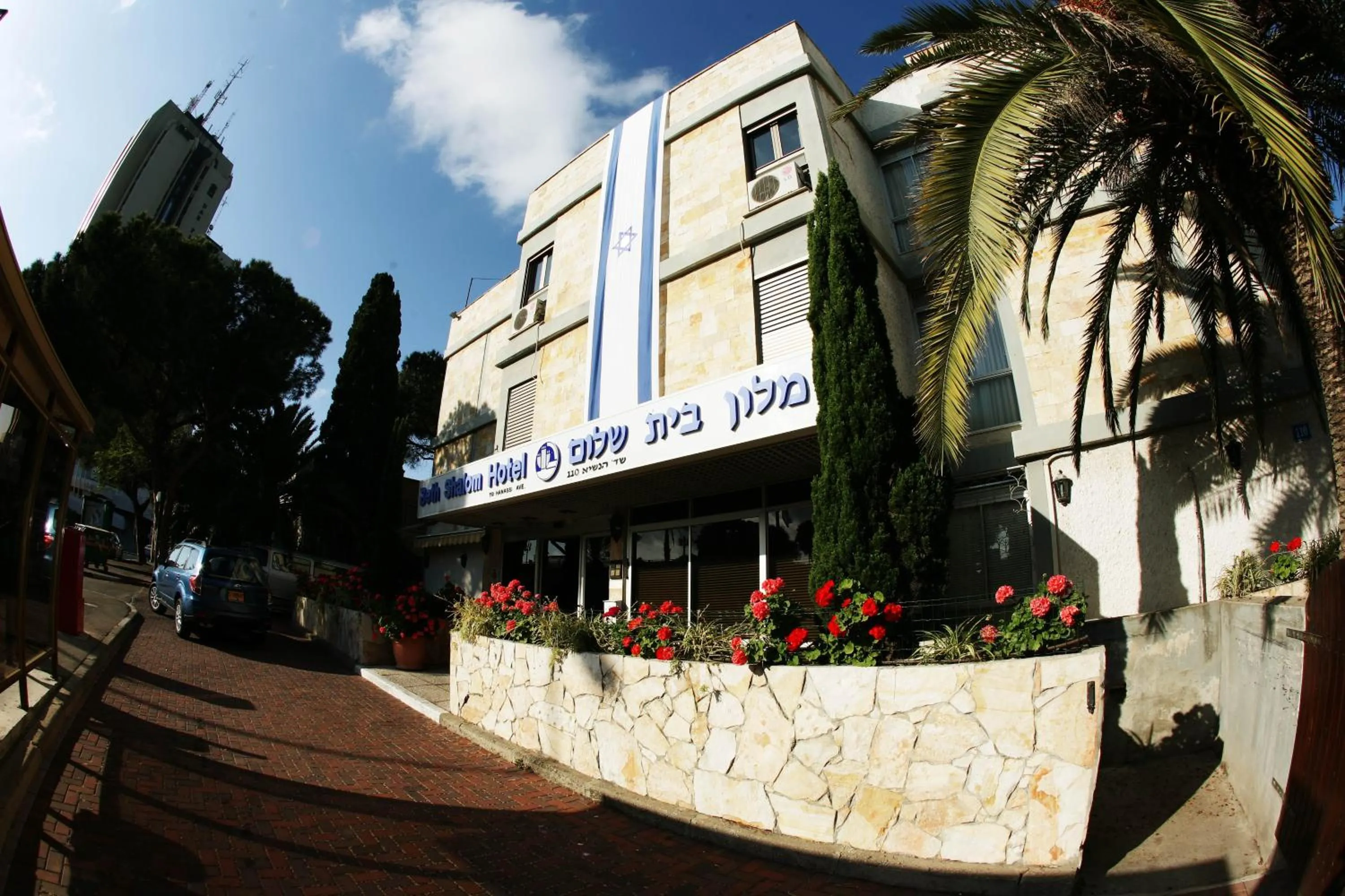 Facade/entrance in Beth-Shalom