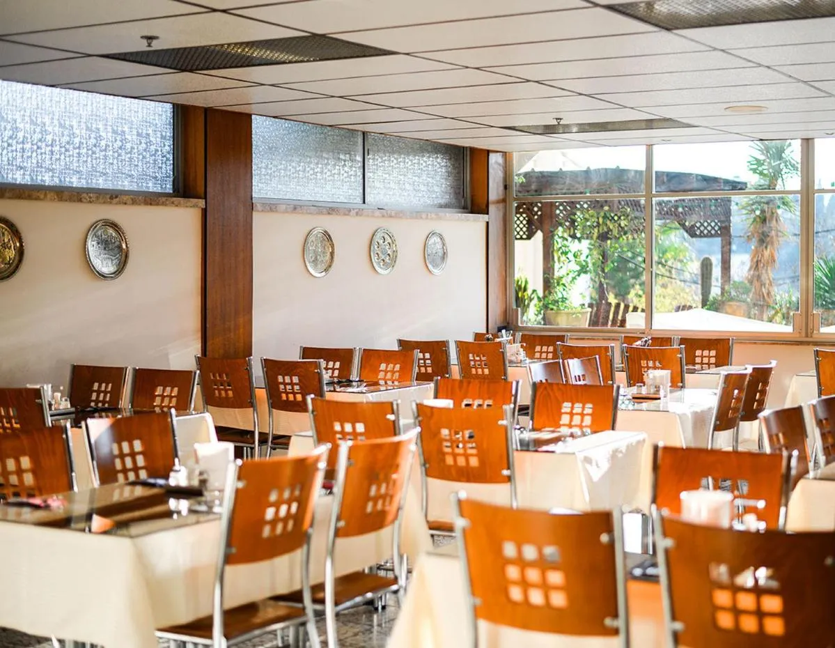 Restaurant/places to eat in Beth-Shalom