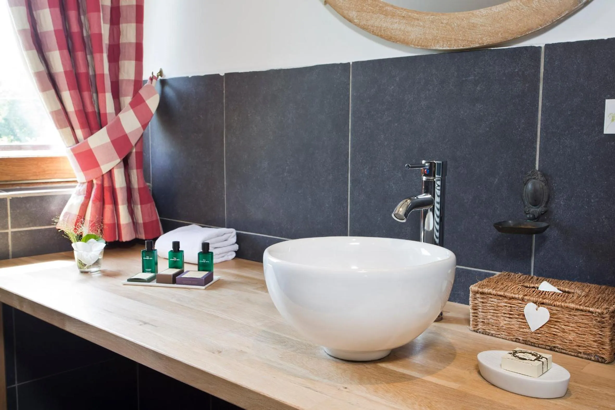 Bathroom in Auberge de la Source - Hôtel de Charme, Collection Saint-Siméon