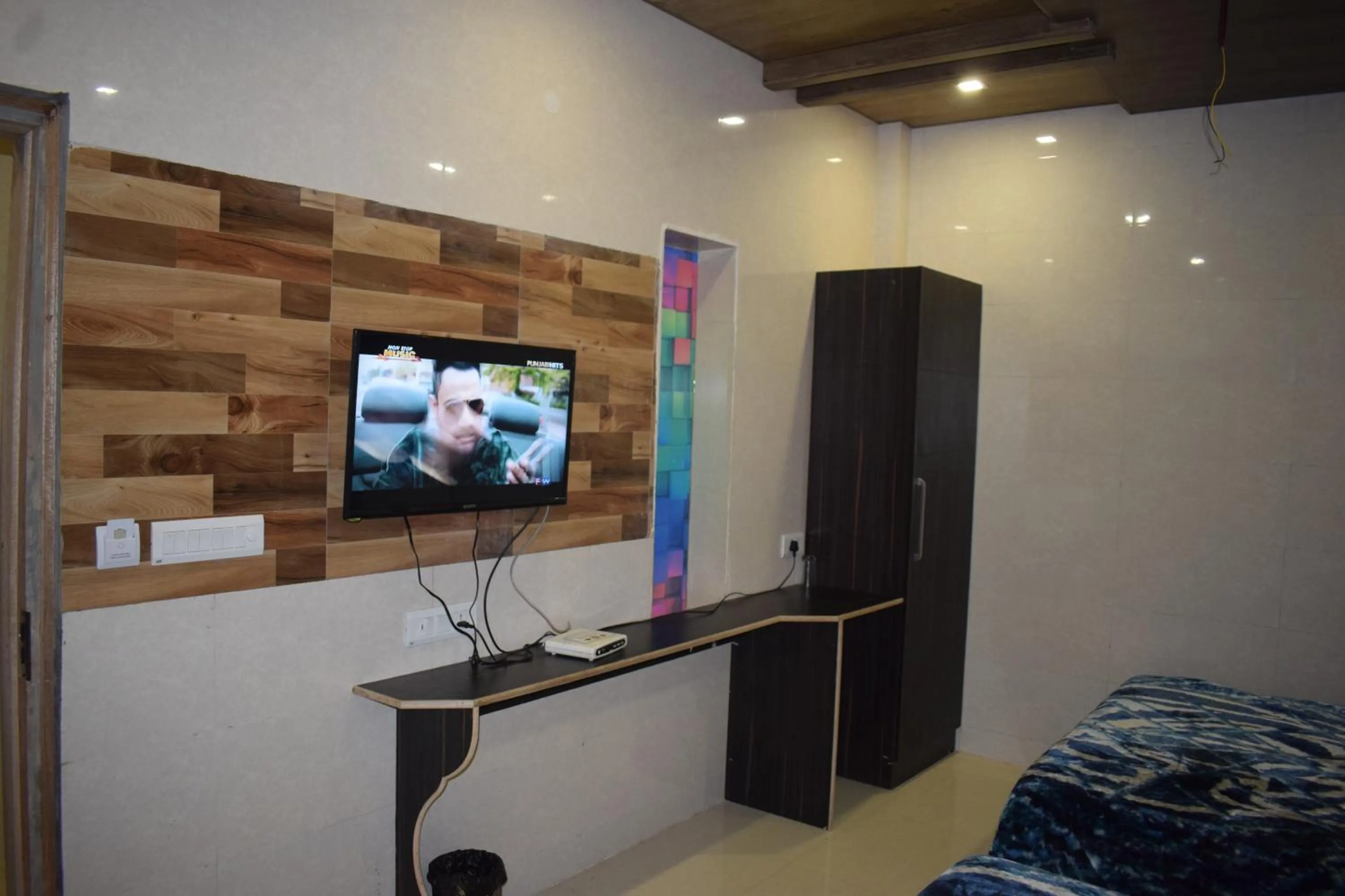 TV and multimedia in Hotel Star Light