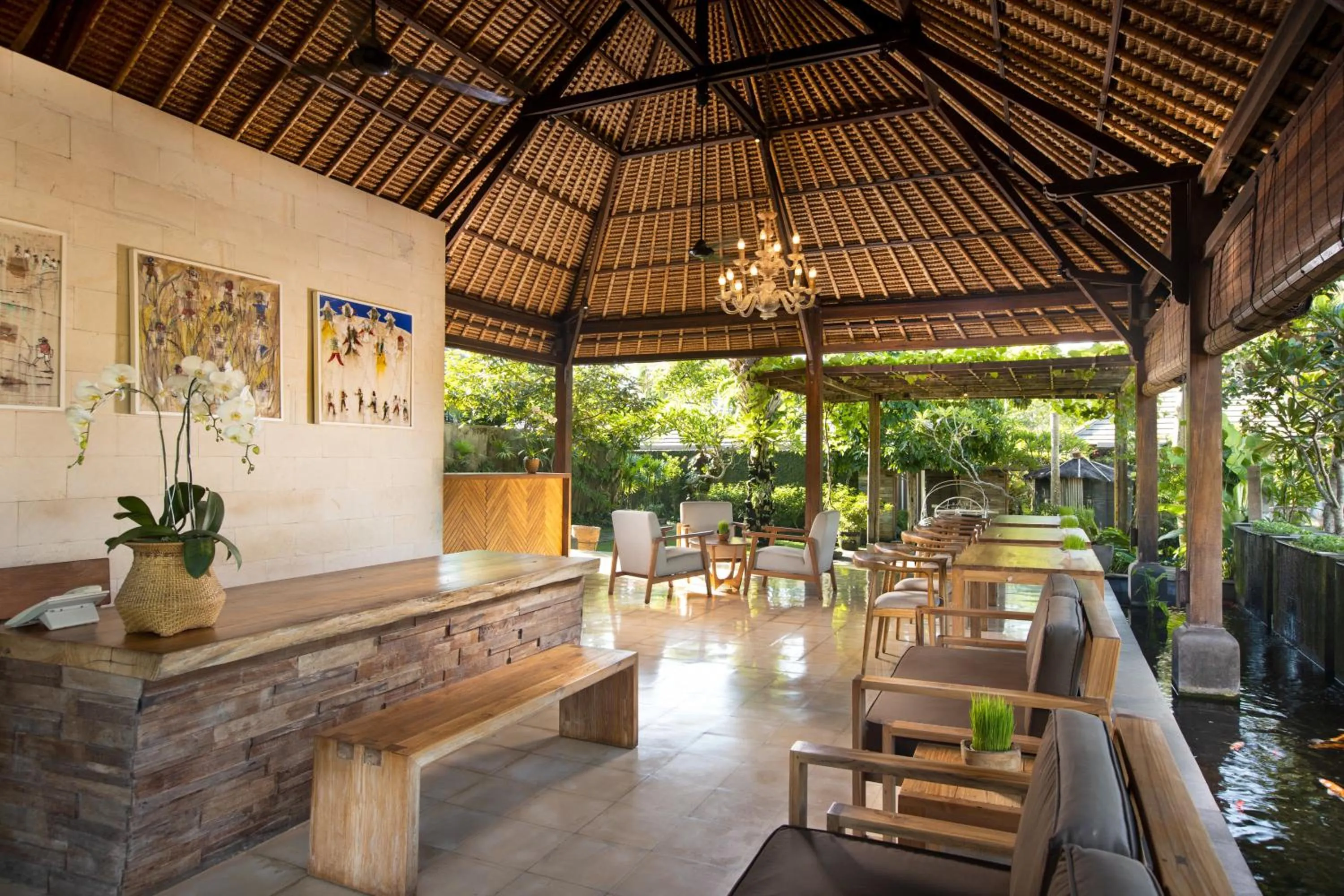 Restaurant/places to eat in Villa Kayu Lama