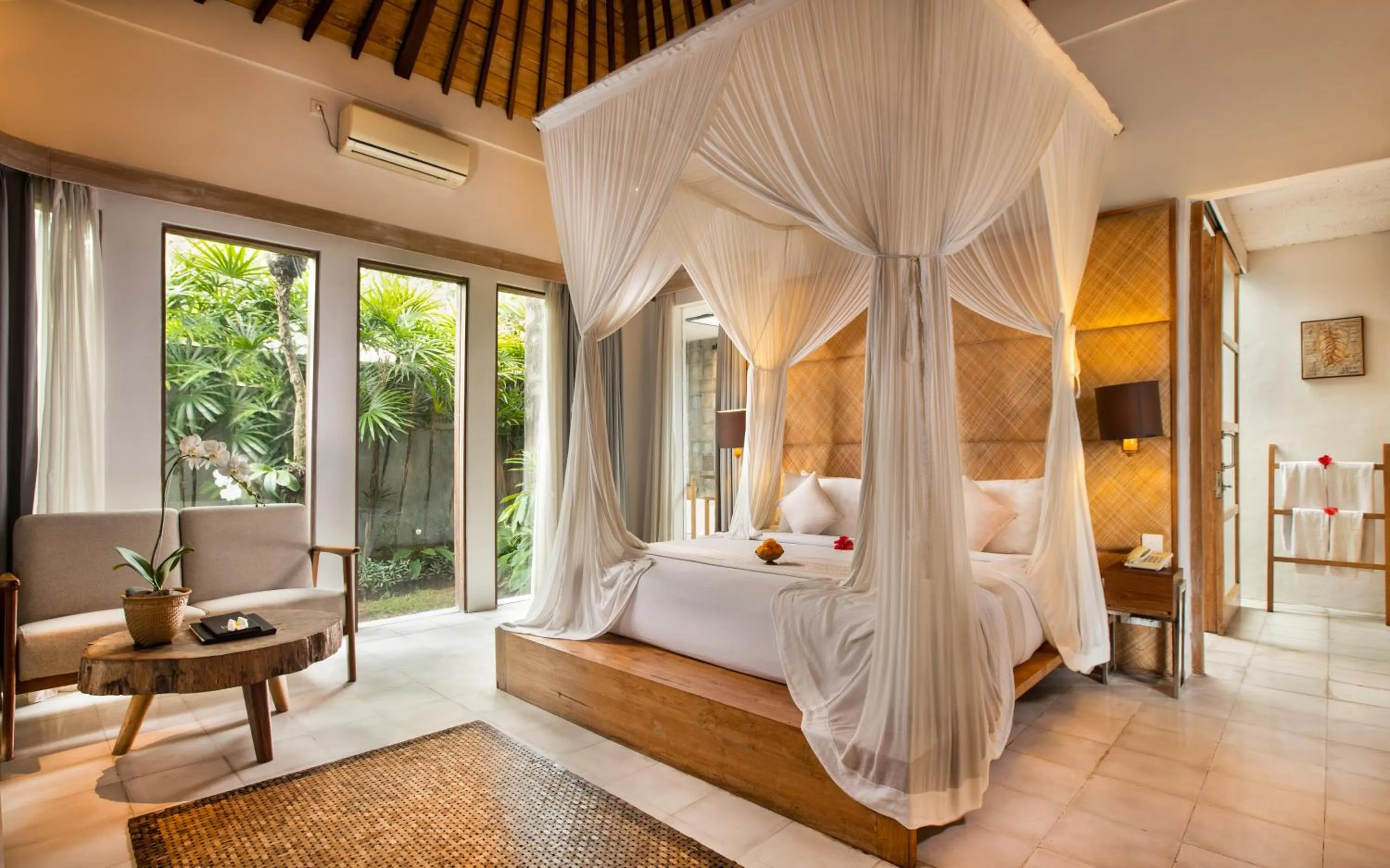Bedroom, Bed in Villa Kayu Lama