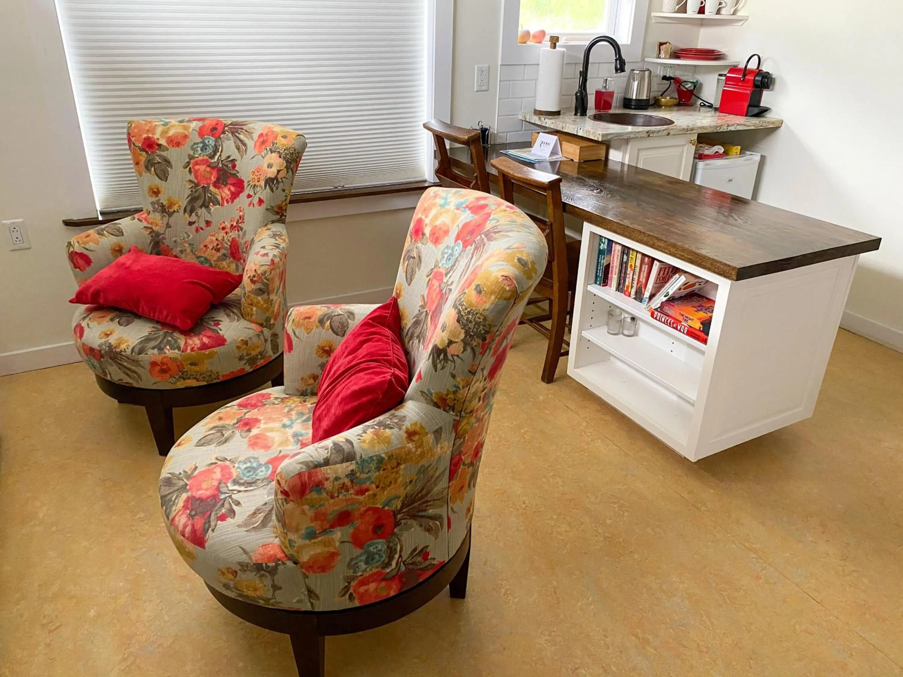 Kitchen or kitchenette in The Rooms at Woody Point