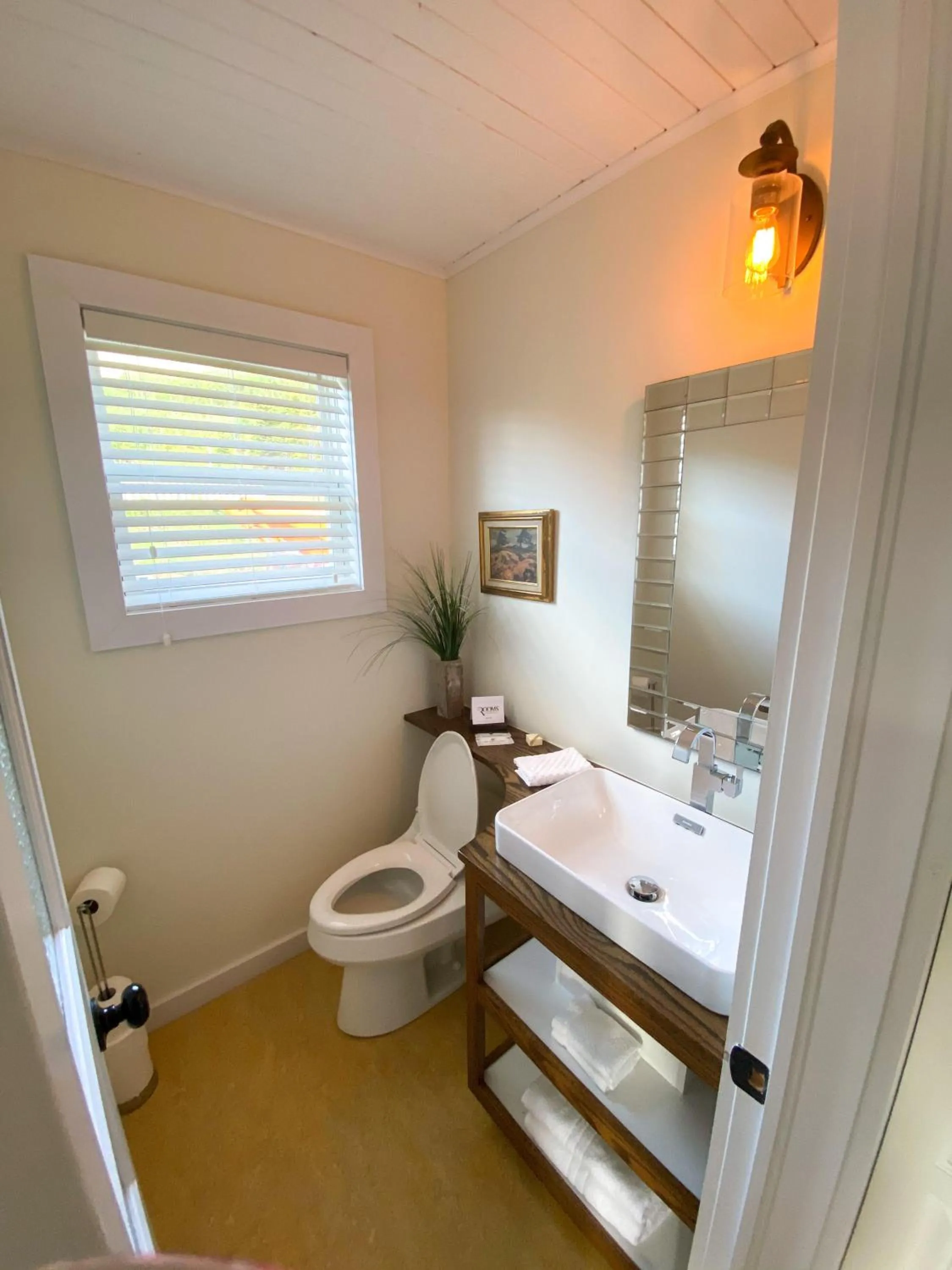 Bathroom in The Rooms at Woody Point