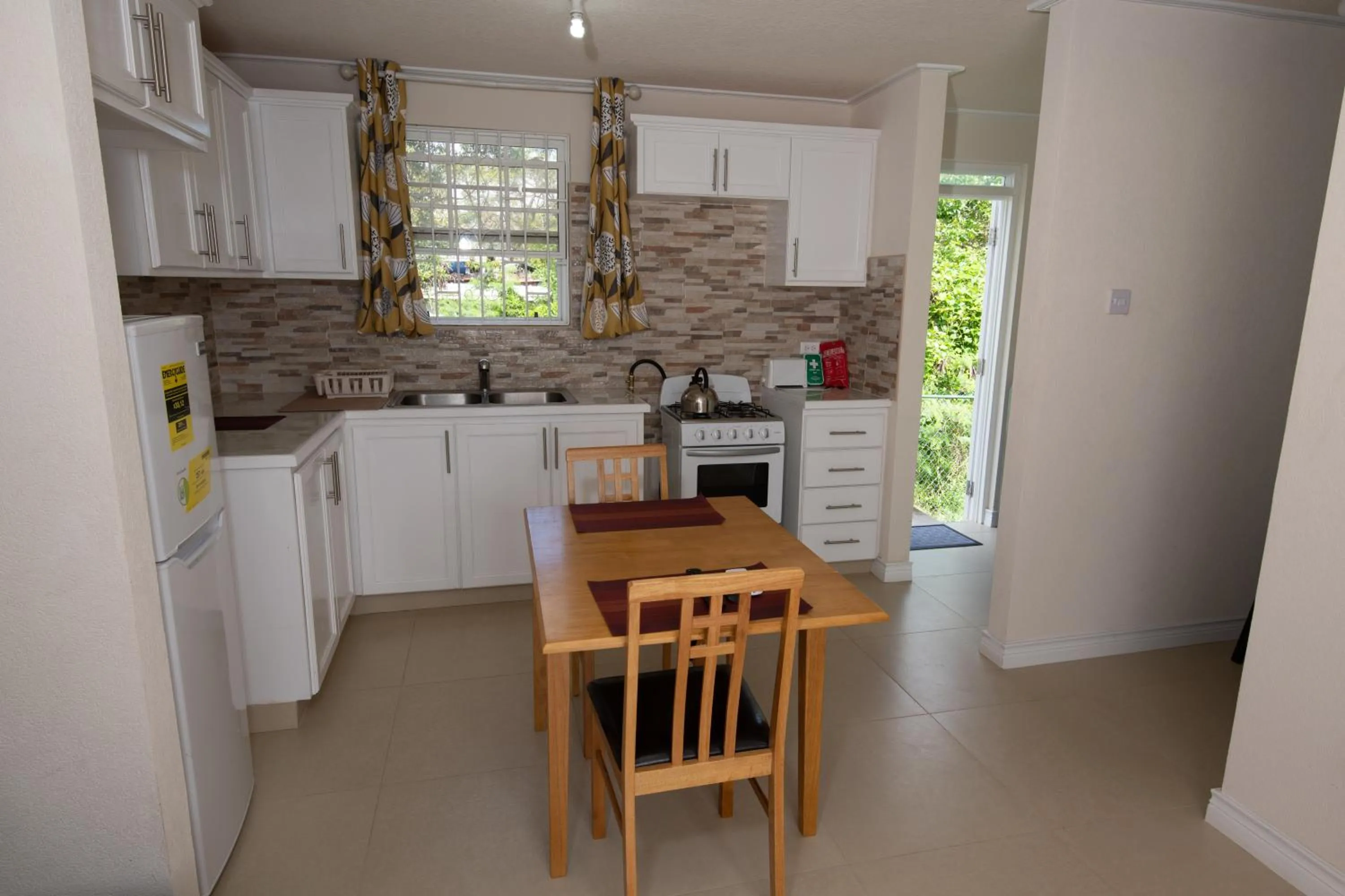 Dining area in THE COTTAGE, SAINT DAVIDS