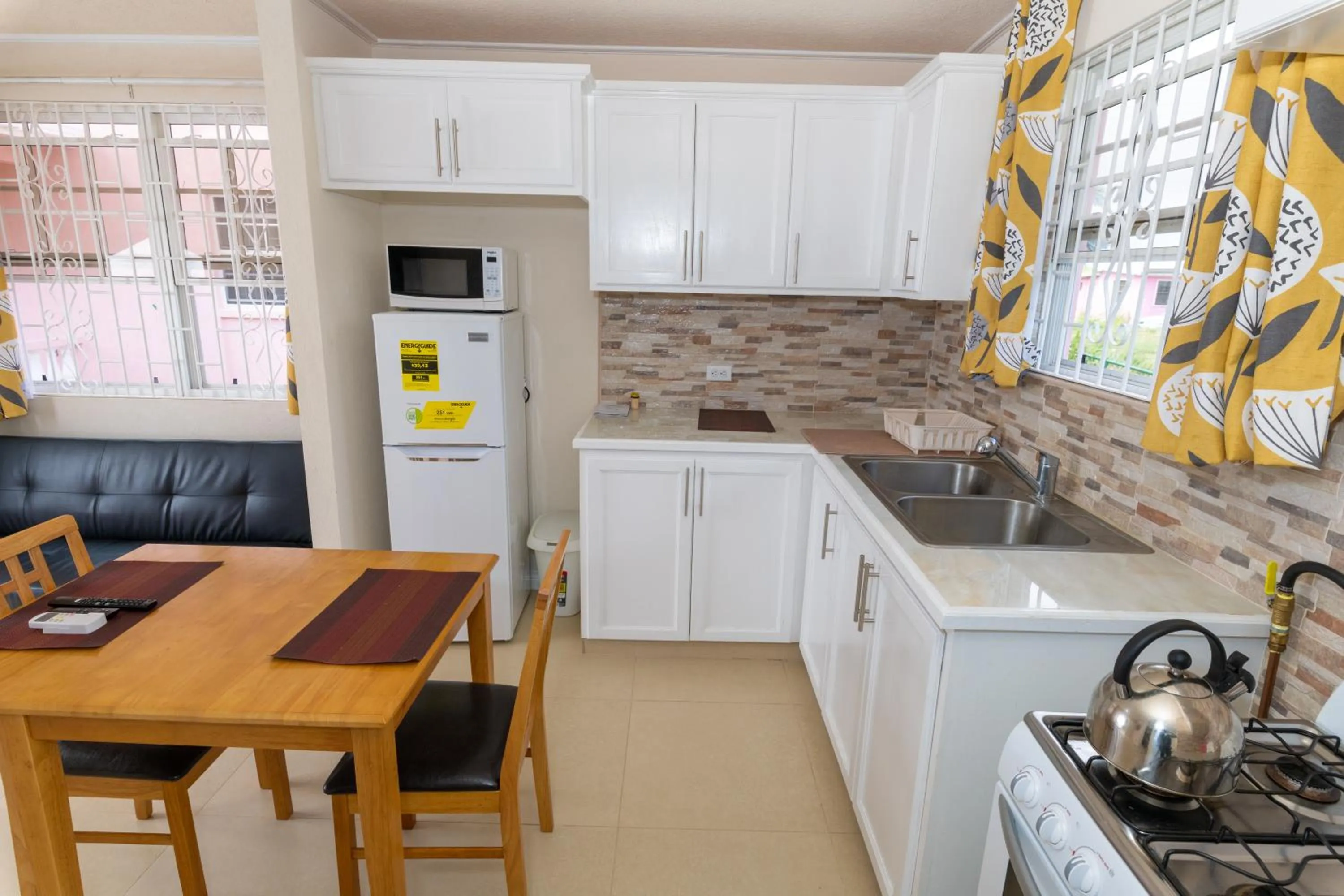 Kitchen or kitchenette in THE COTTAGE, SAINT DAVIDS