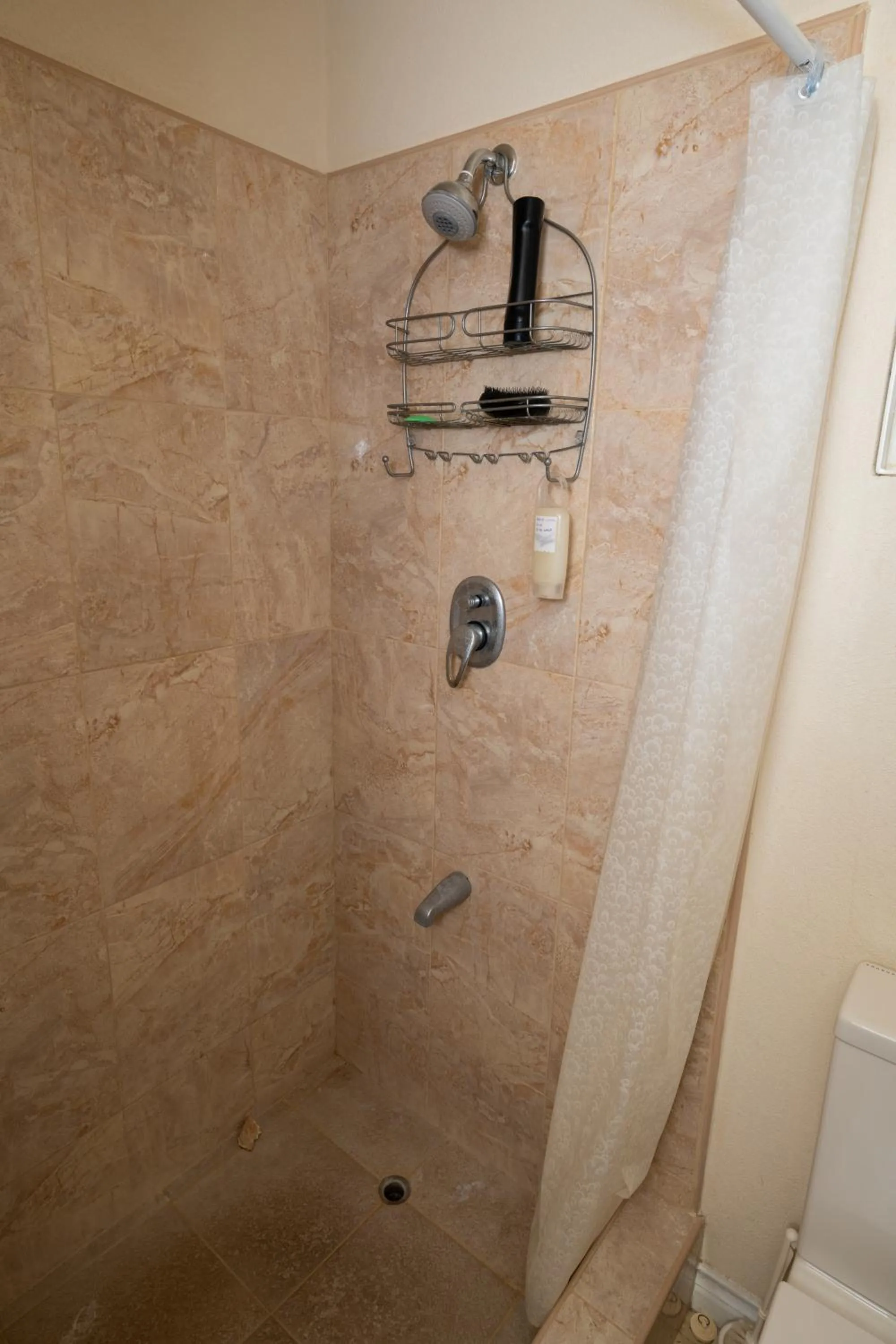 Bathroom in THE COTTAGE, SAINT DAVIDS