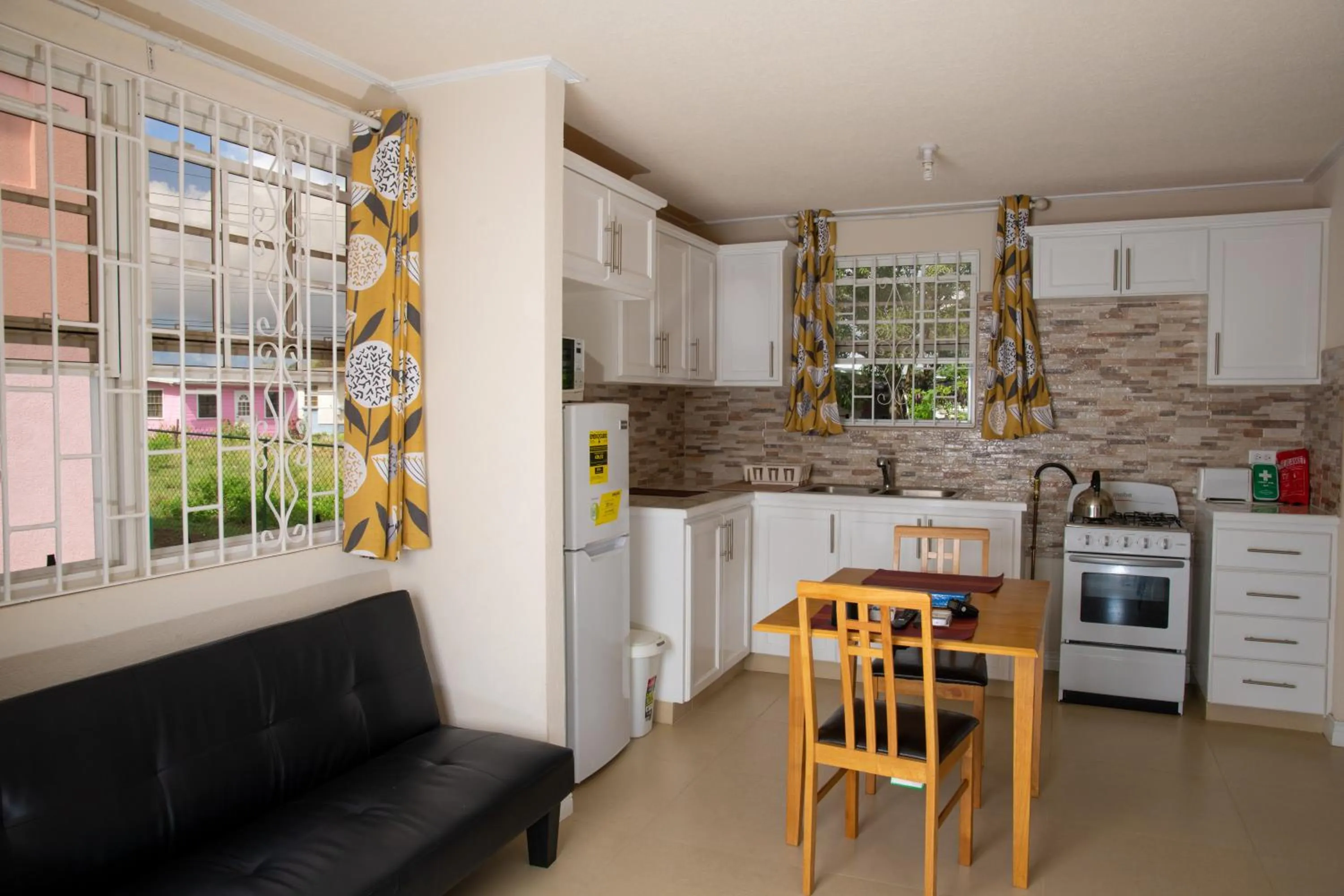 Dining area in THE COTTAGE, SAINT DAVIDS