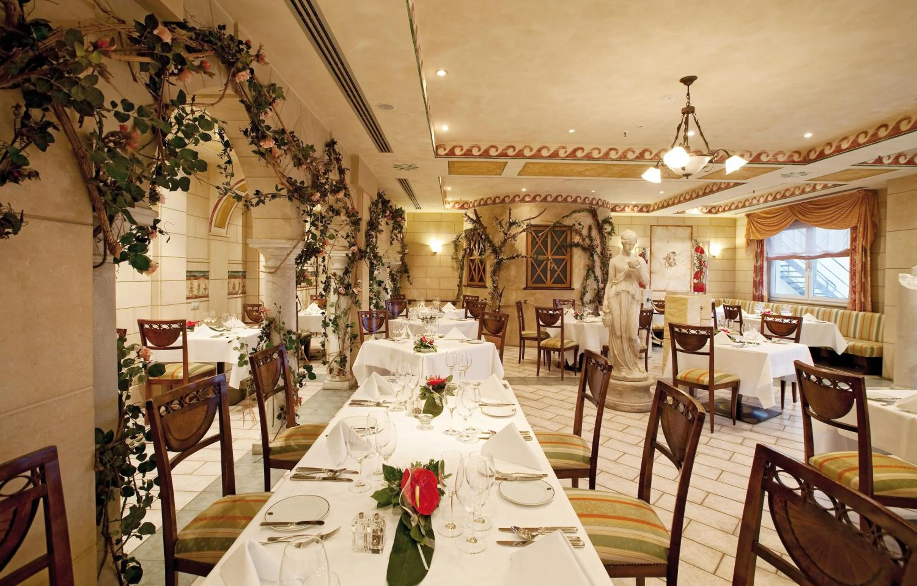 Restaurant/places to eat in Dorint MARC AUREL Spa & Golf Resort