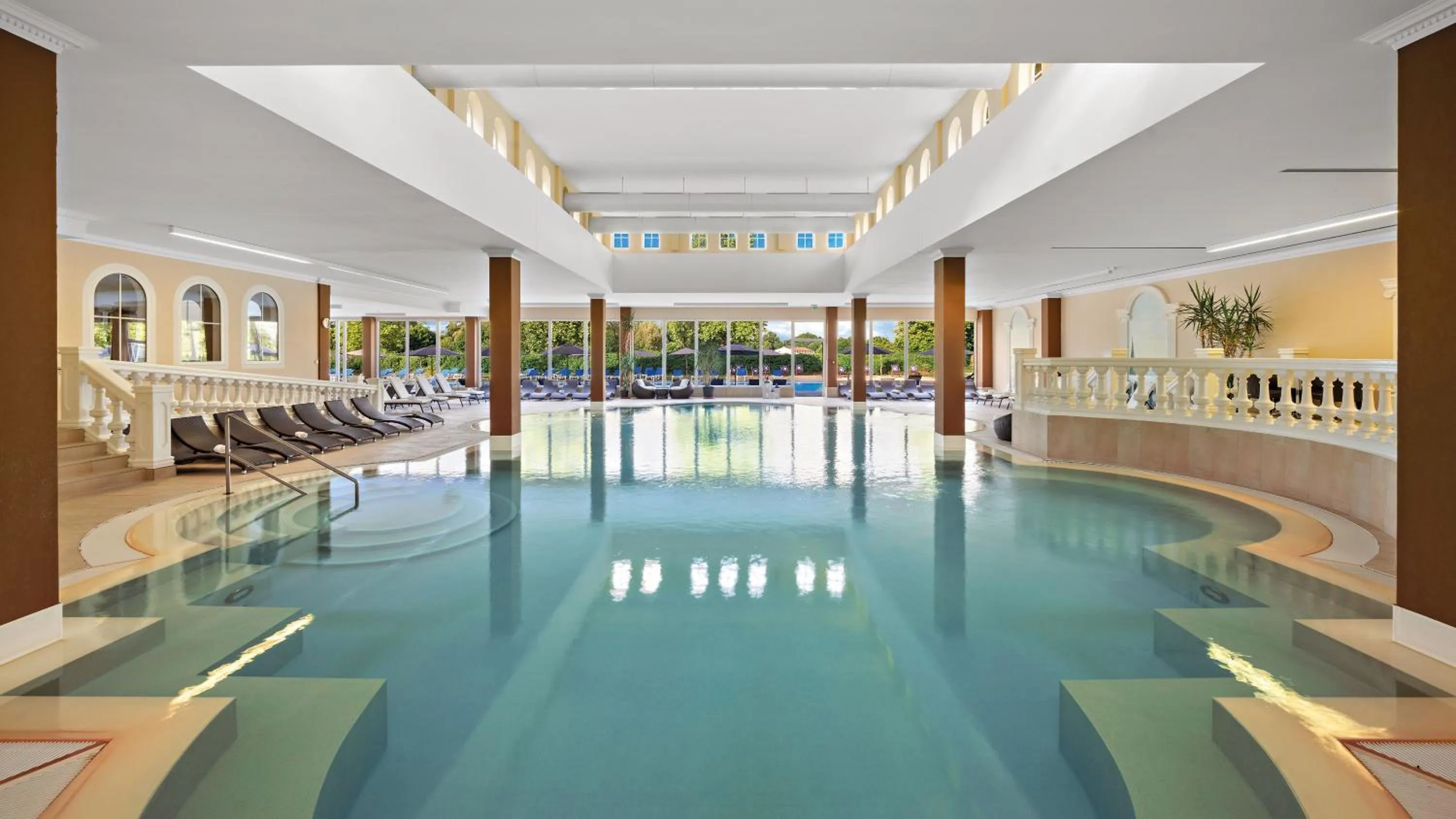 Swimming pool in Dorint MARC AUREL Spa & Golf Resort