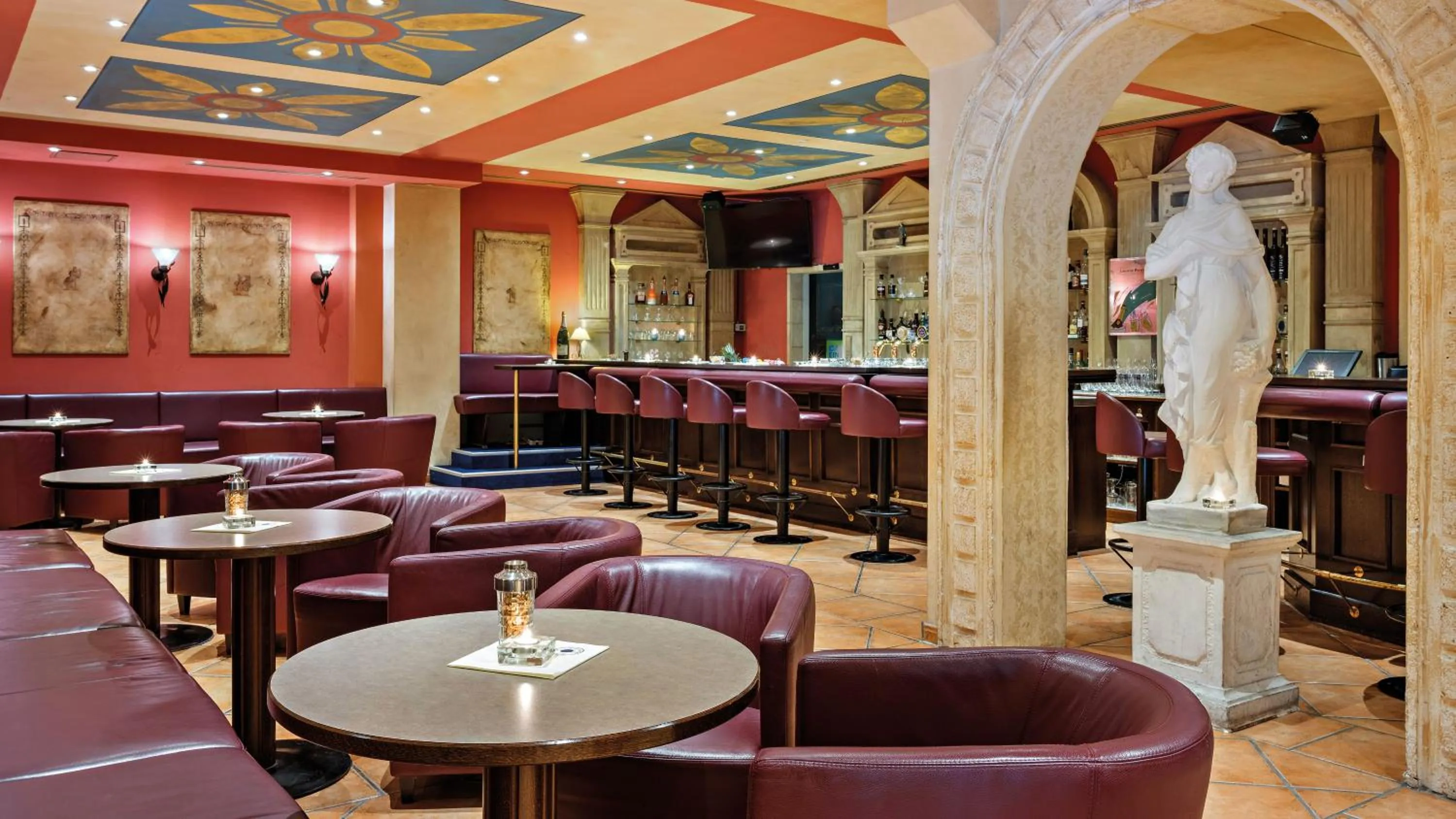 Lounge or bar in Dorint MARC AUREL Spa & Golf Resort