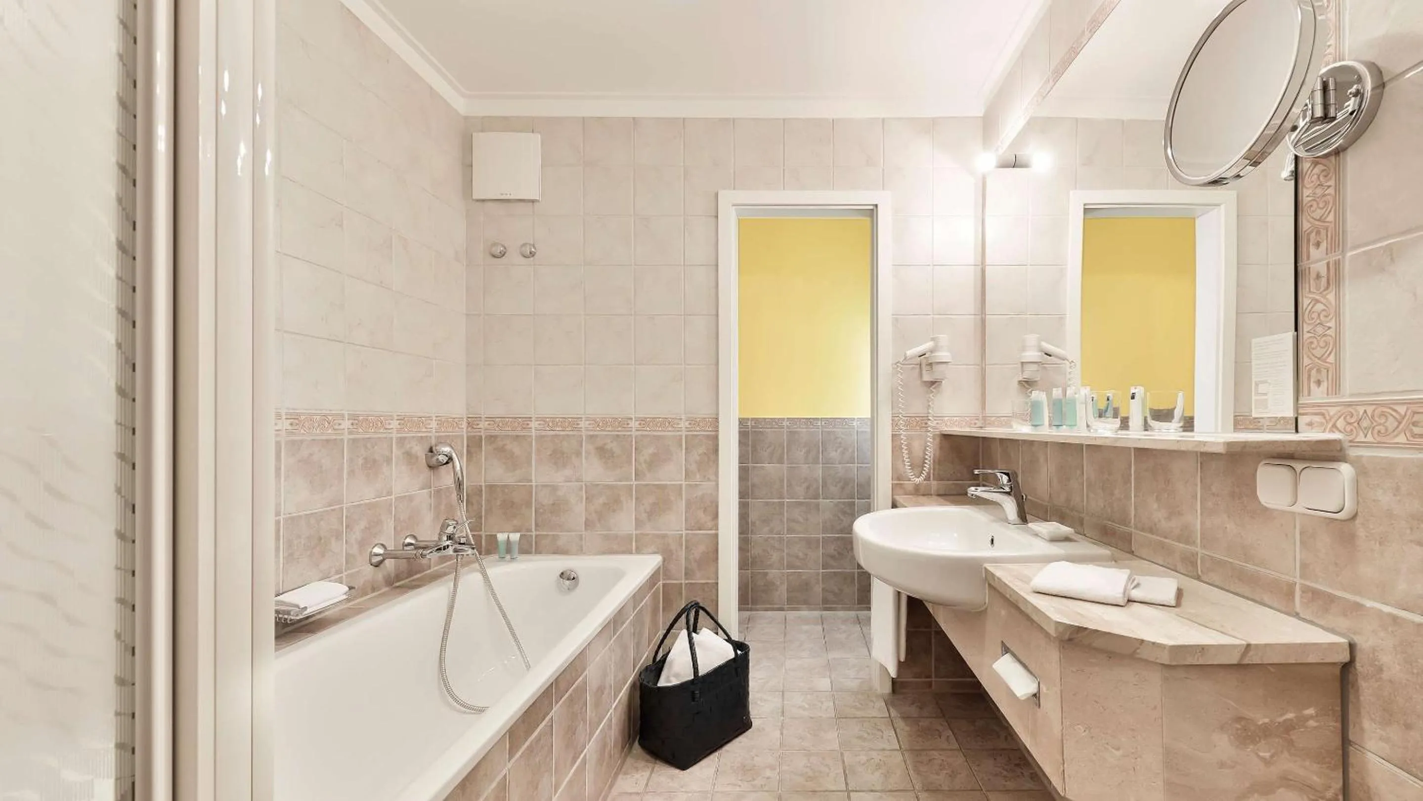 Bathroom in Dorint MARC AUREL Spa & Golf Resort