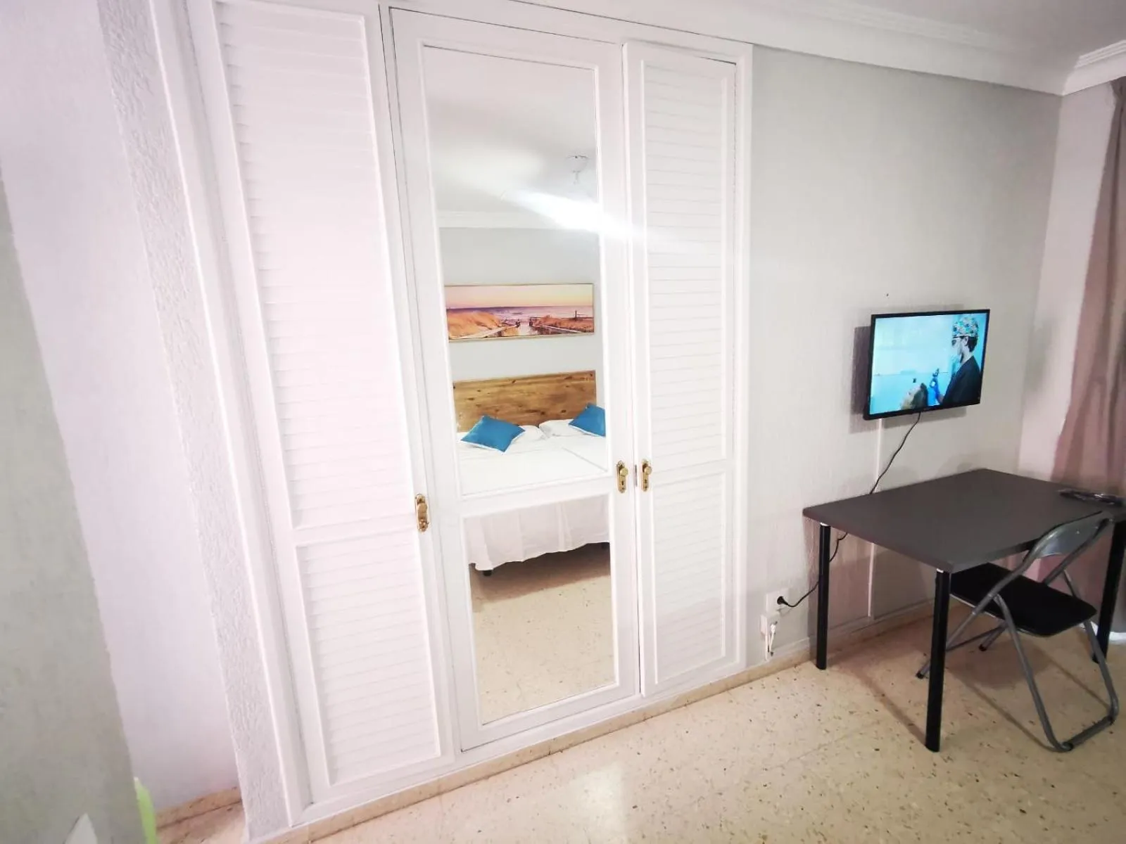 wardrobe, Bed in Hotel Don Cándido