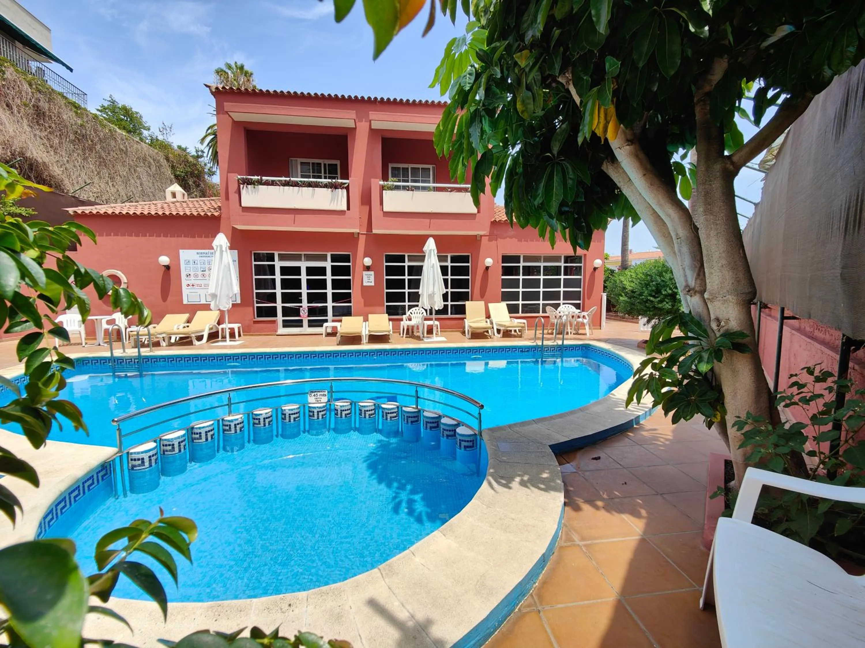 Swimming pool in Hotel Don Cándido
