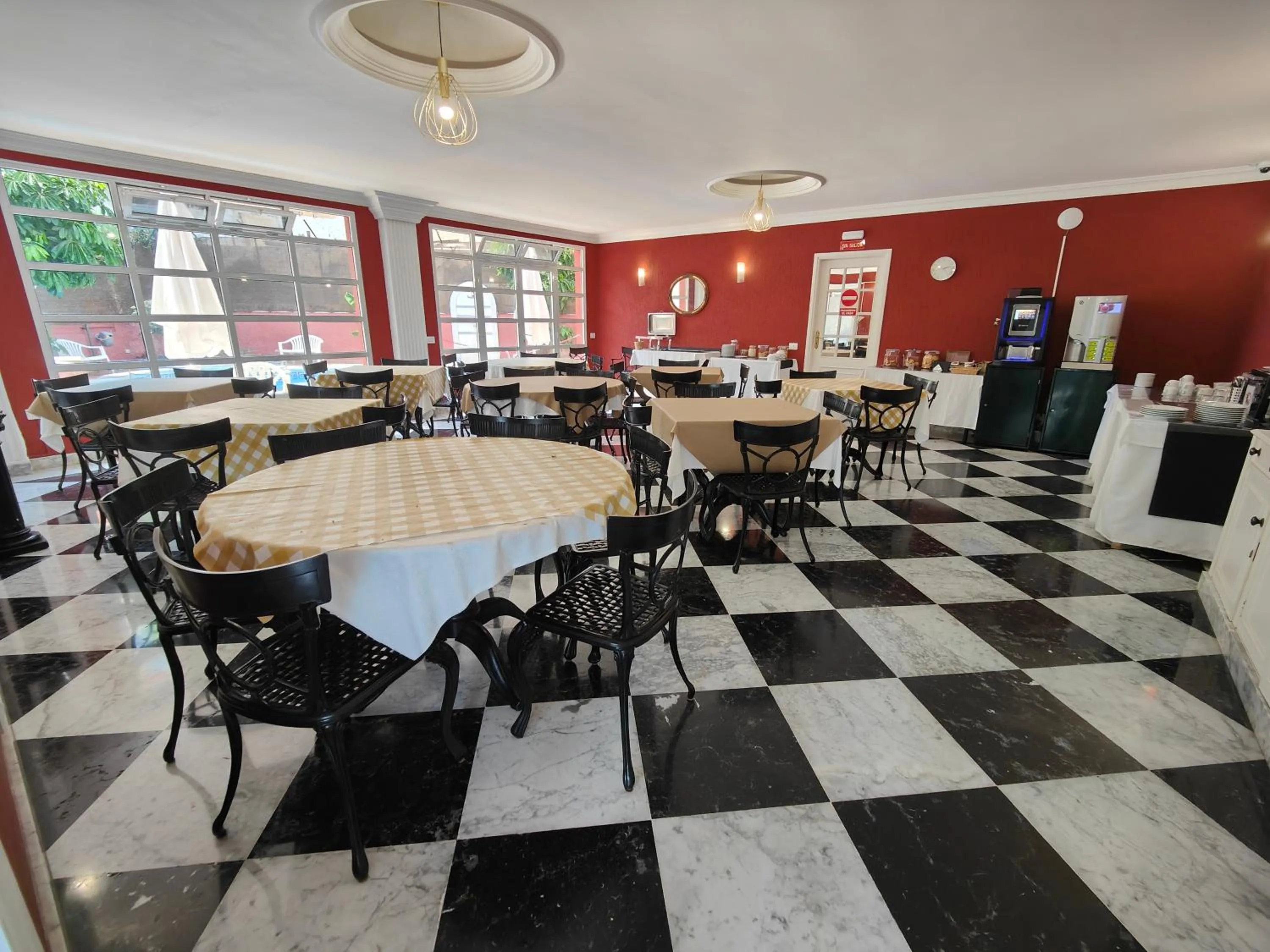 Restaurant/places to eat in Hotel Don Cándido