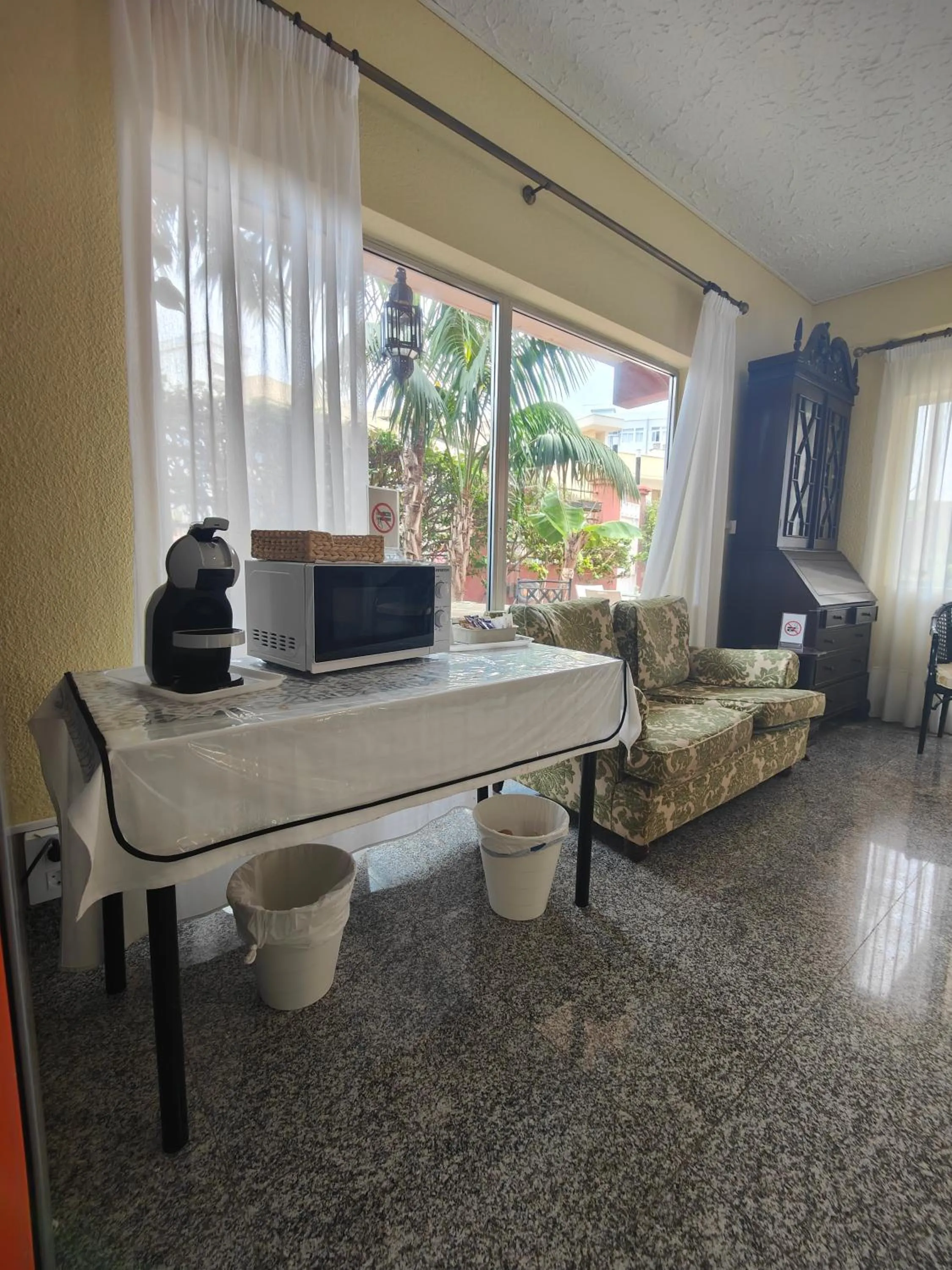 Seating area, Bed in Hotel Don Cándido