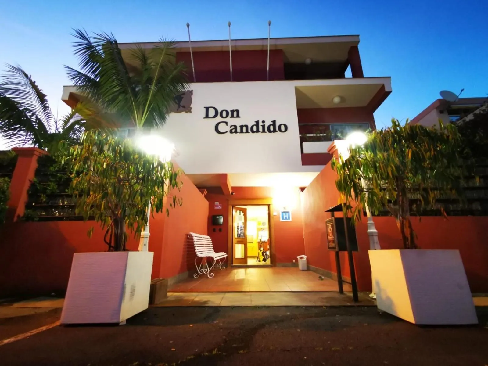 Property building in Hotel Don Cándido