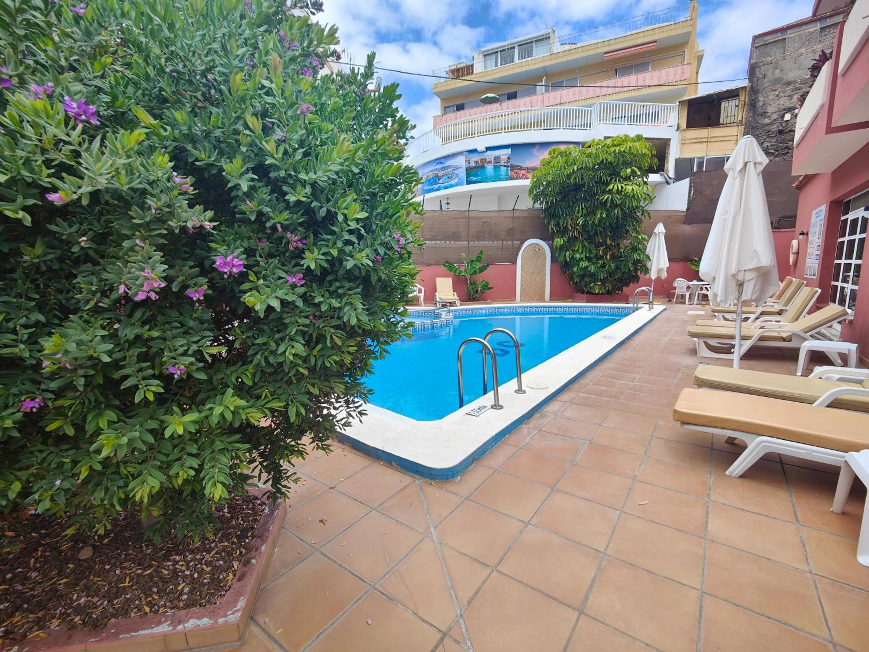 Pool view in Hotel Don Cándido