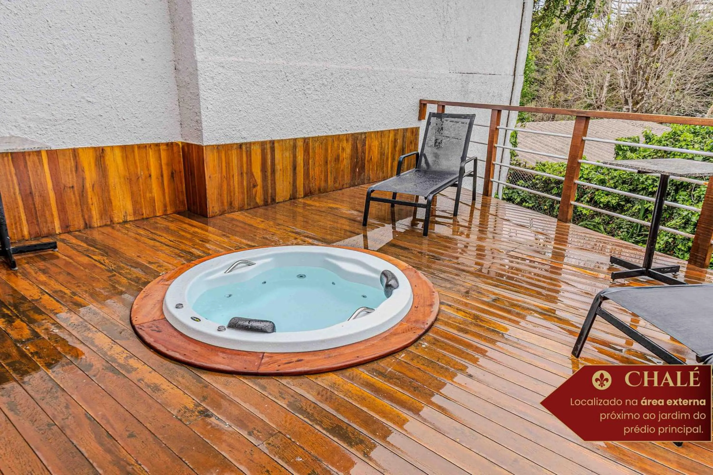 Hot Tub in Hotel Castelo Nacional Inn Campos do Jordão