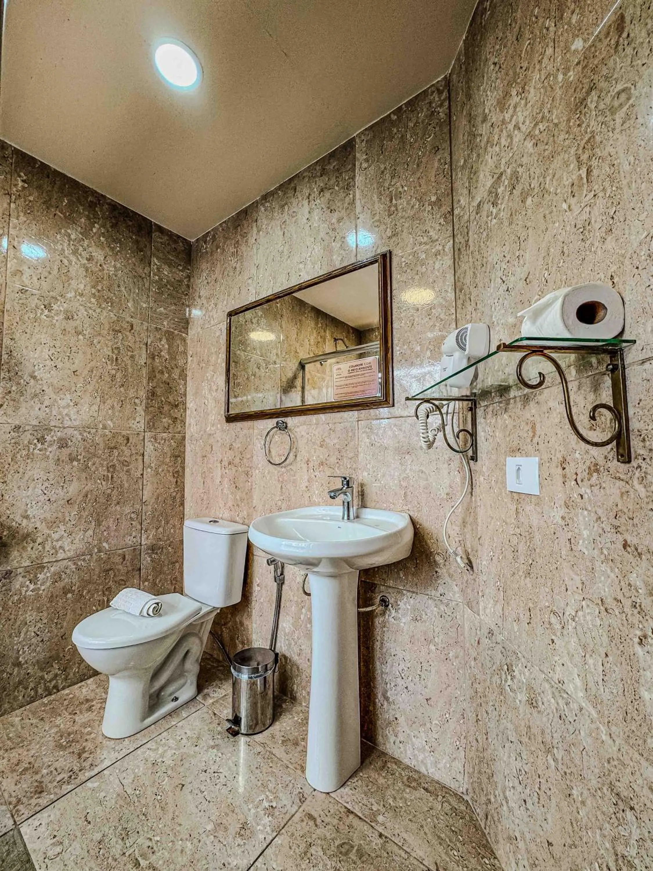 Bathroom in Hotel Castelo Nacional Inn Campos do Jordão