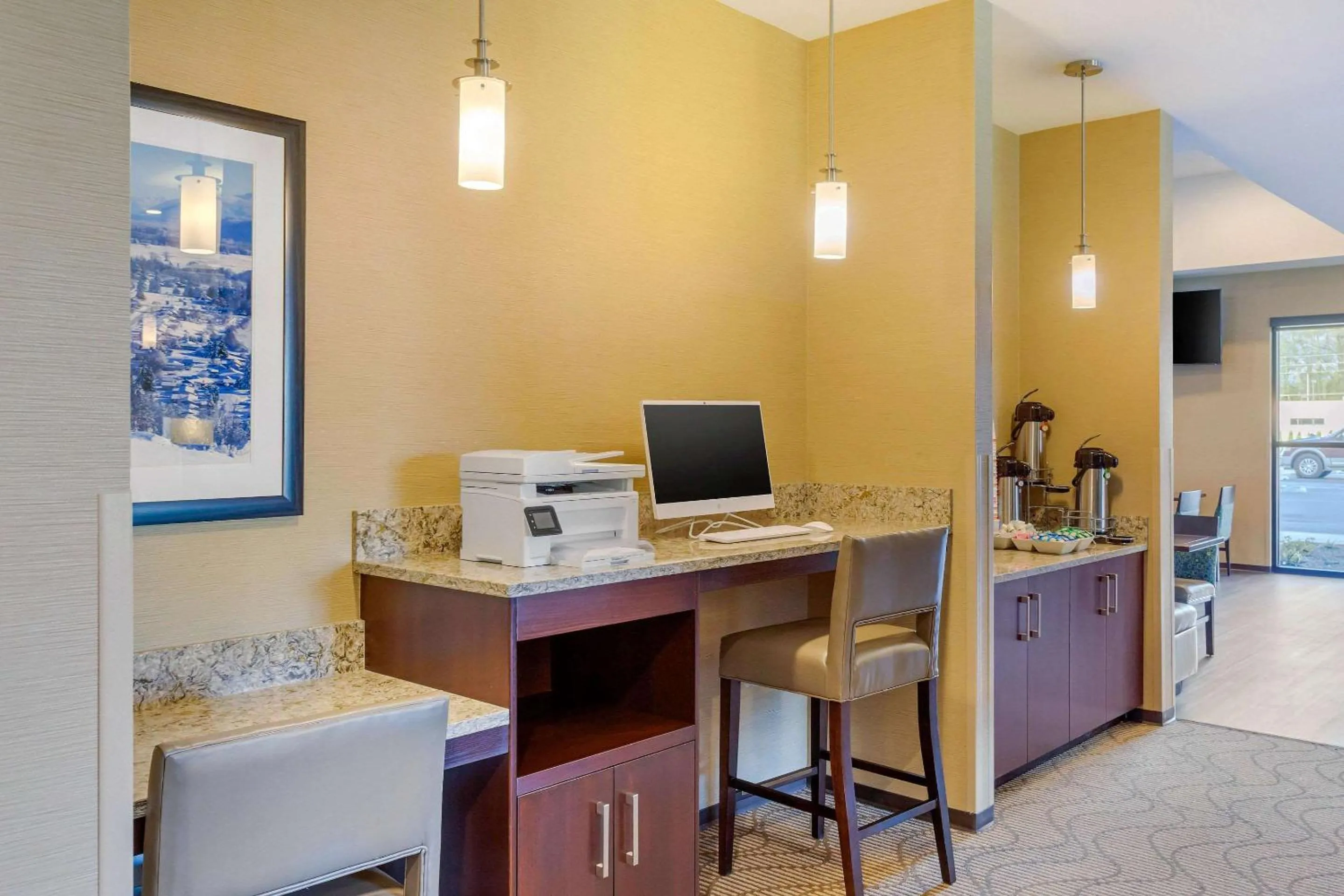 Business facilities in Comfort Suites Burlington near I-5