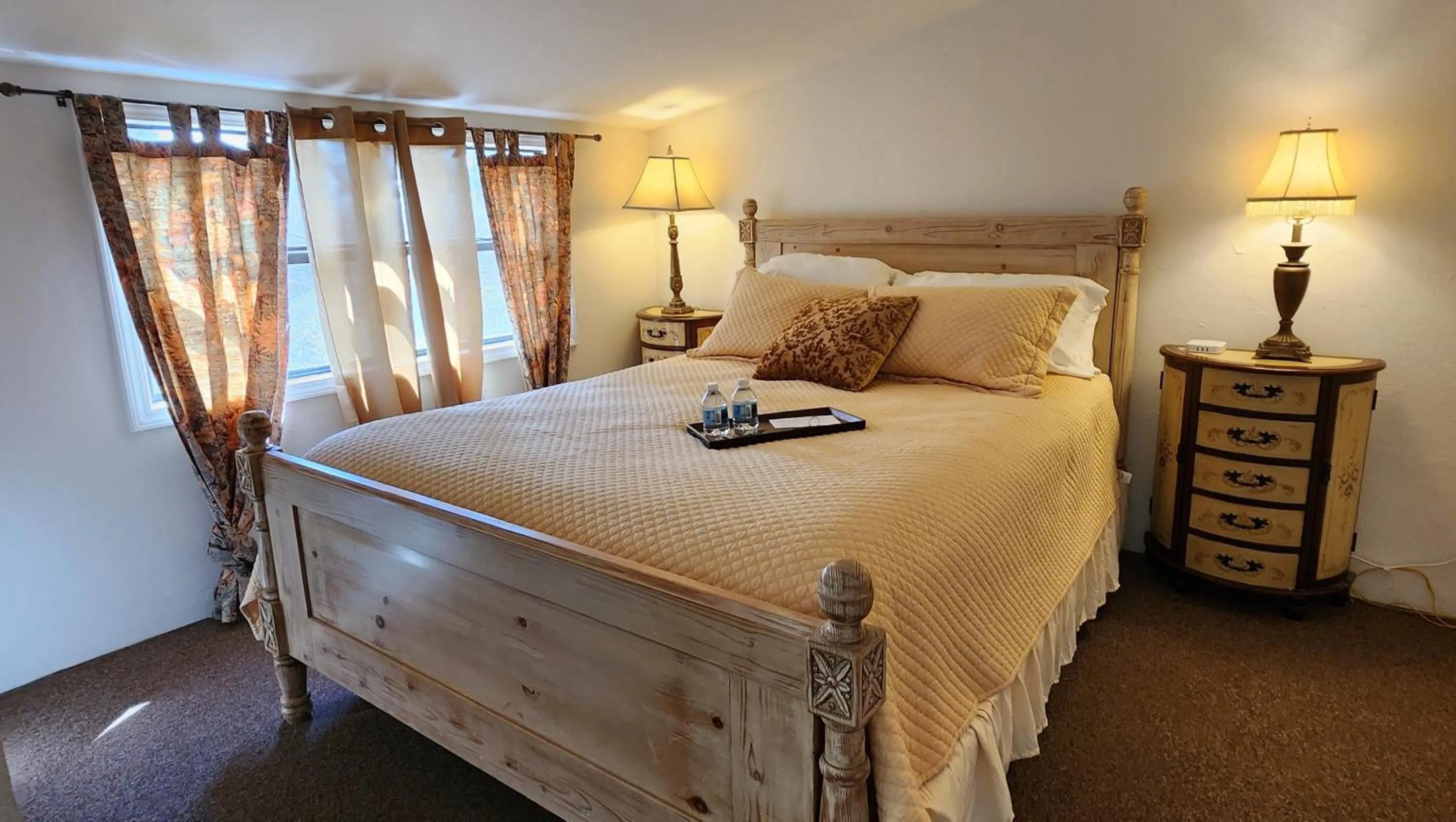 Bed in Lily Creek Lodge