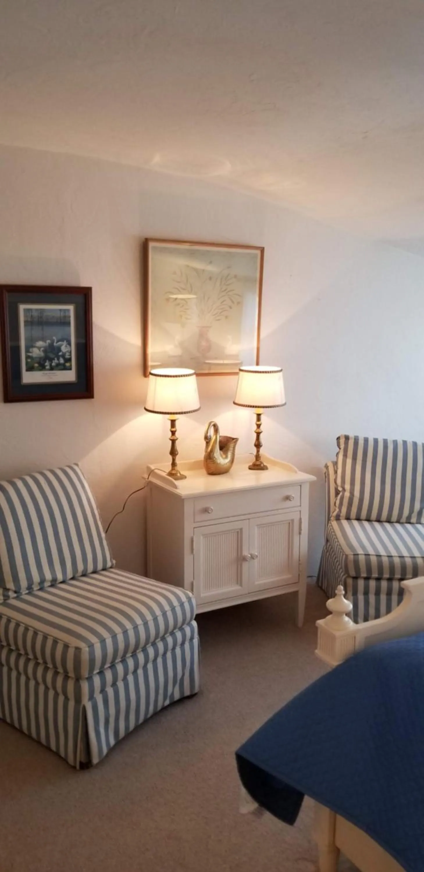 Seating area in Lily Creek Lodge