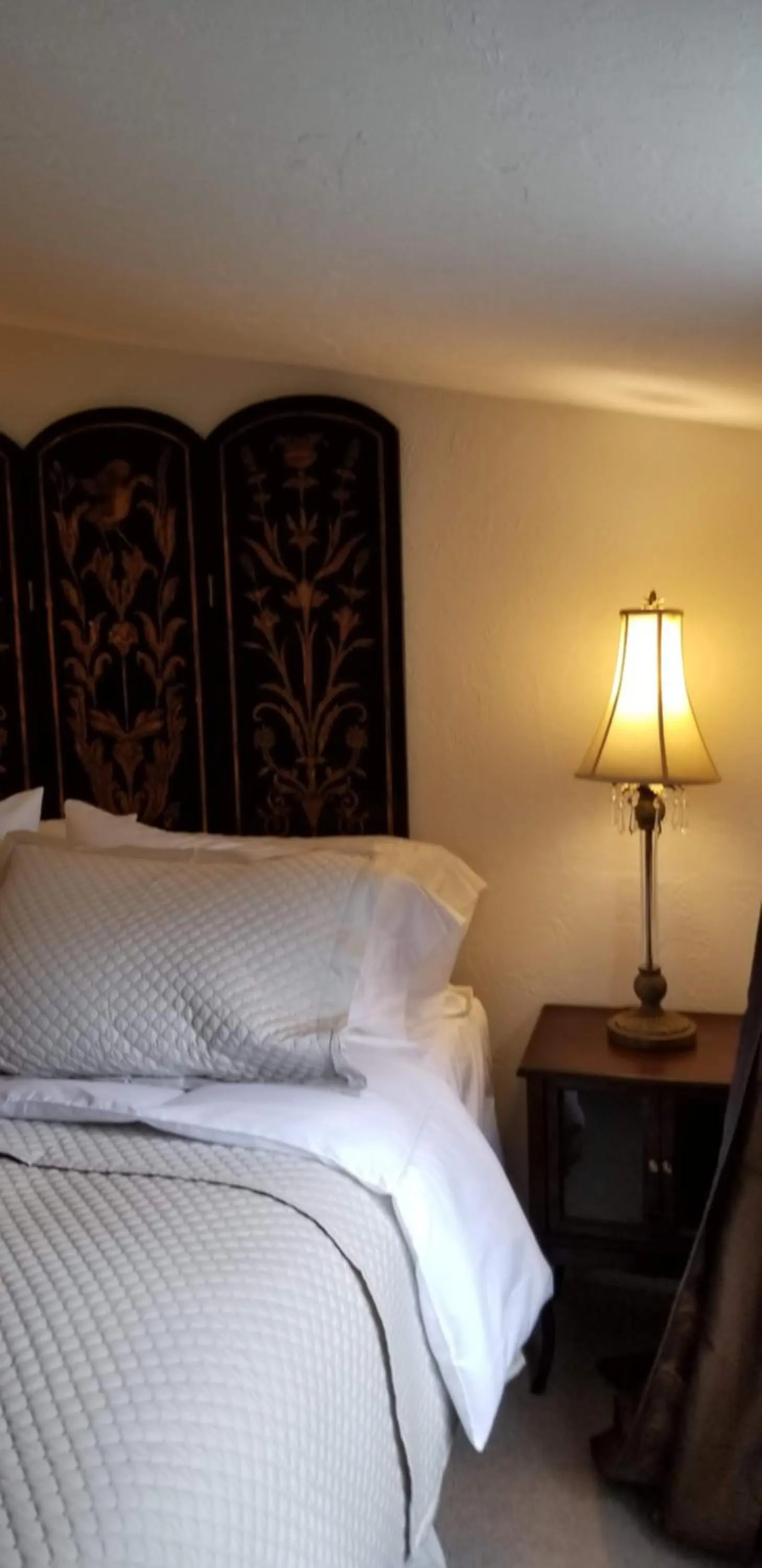 Bed in Lily Creek Lodge