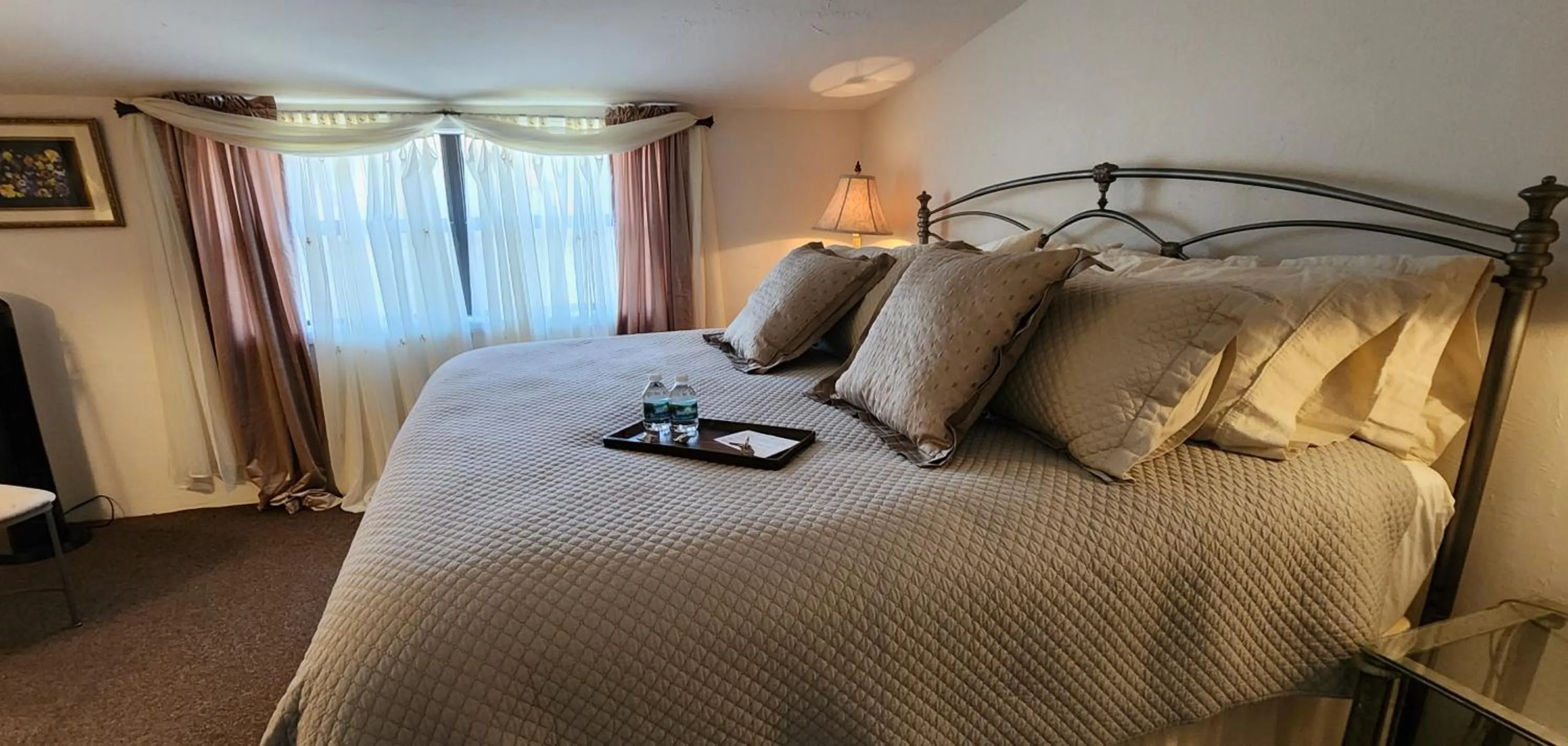 Bed in Lily Creek Lodge