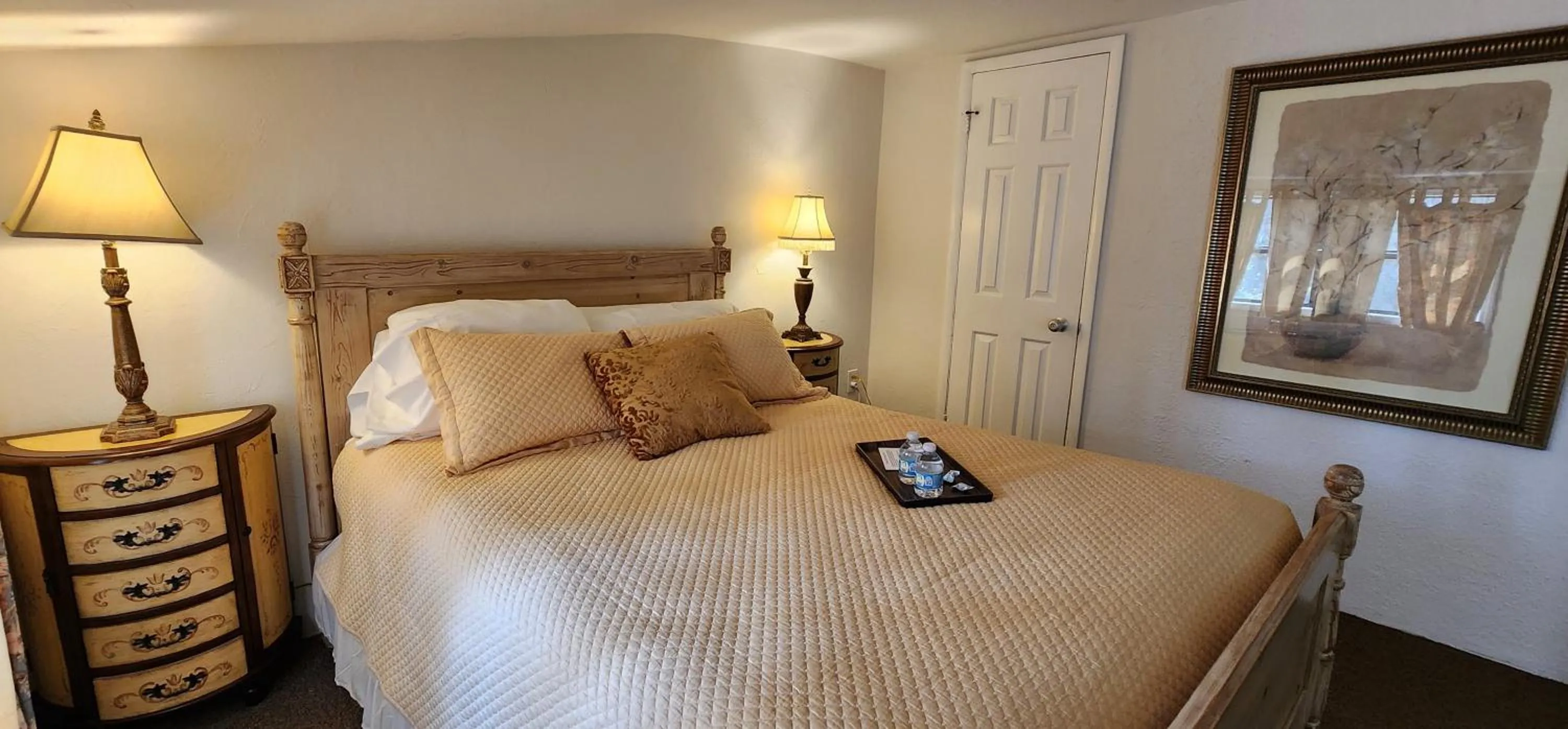 Bed in Lily Creek Lodge