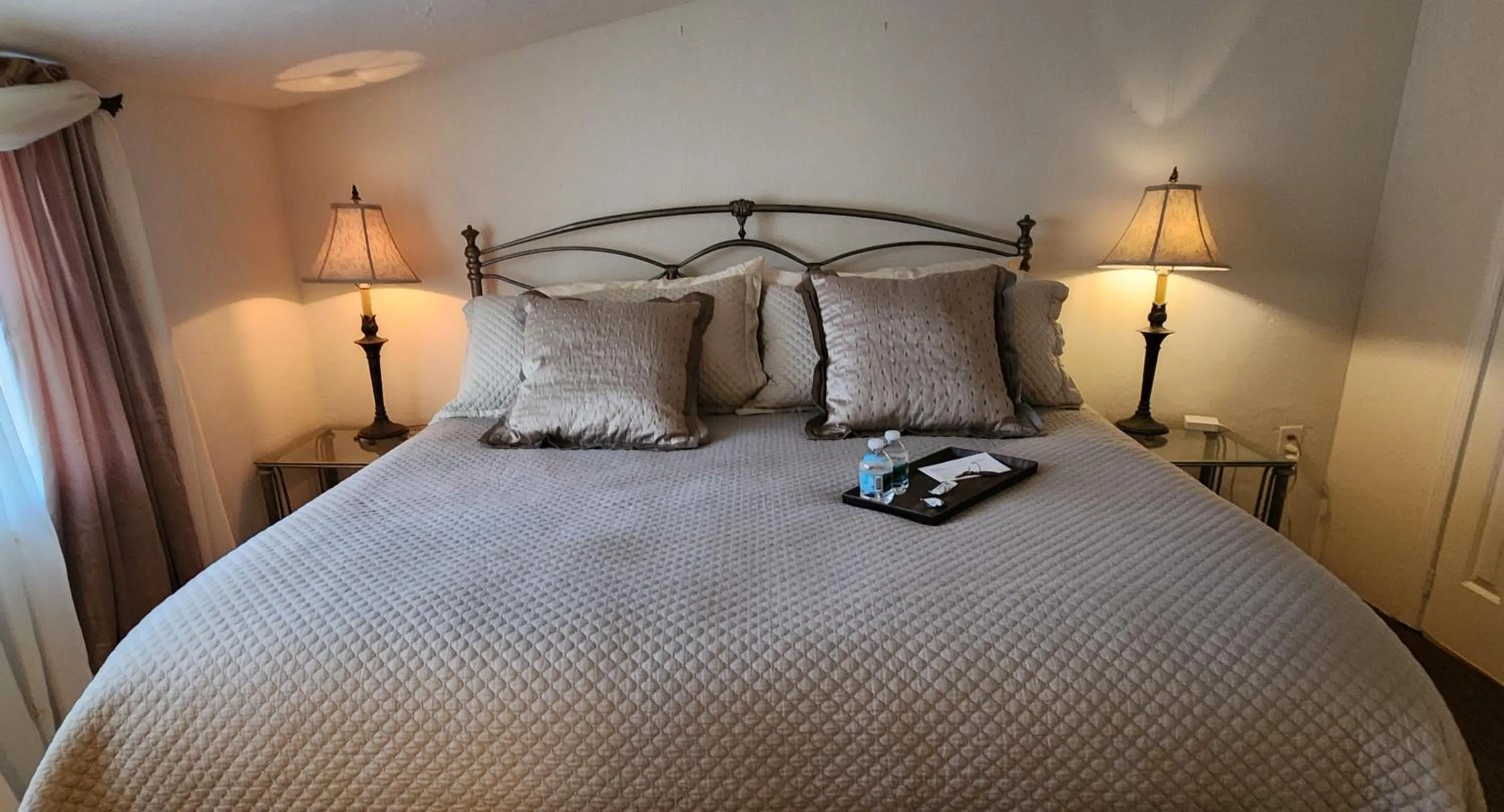 Bed in Lily Creek Lodge