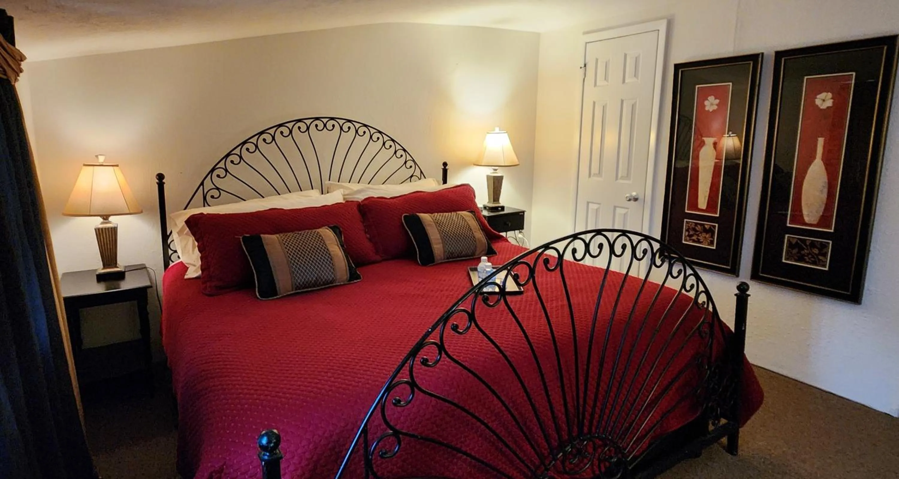 Bed in Lily Creek Lodge