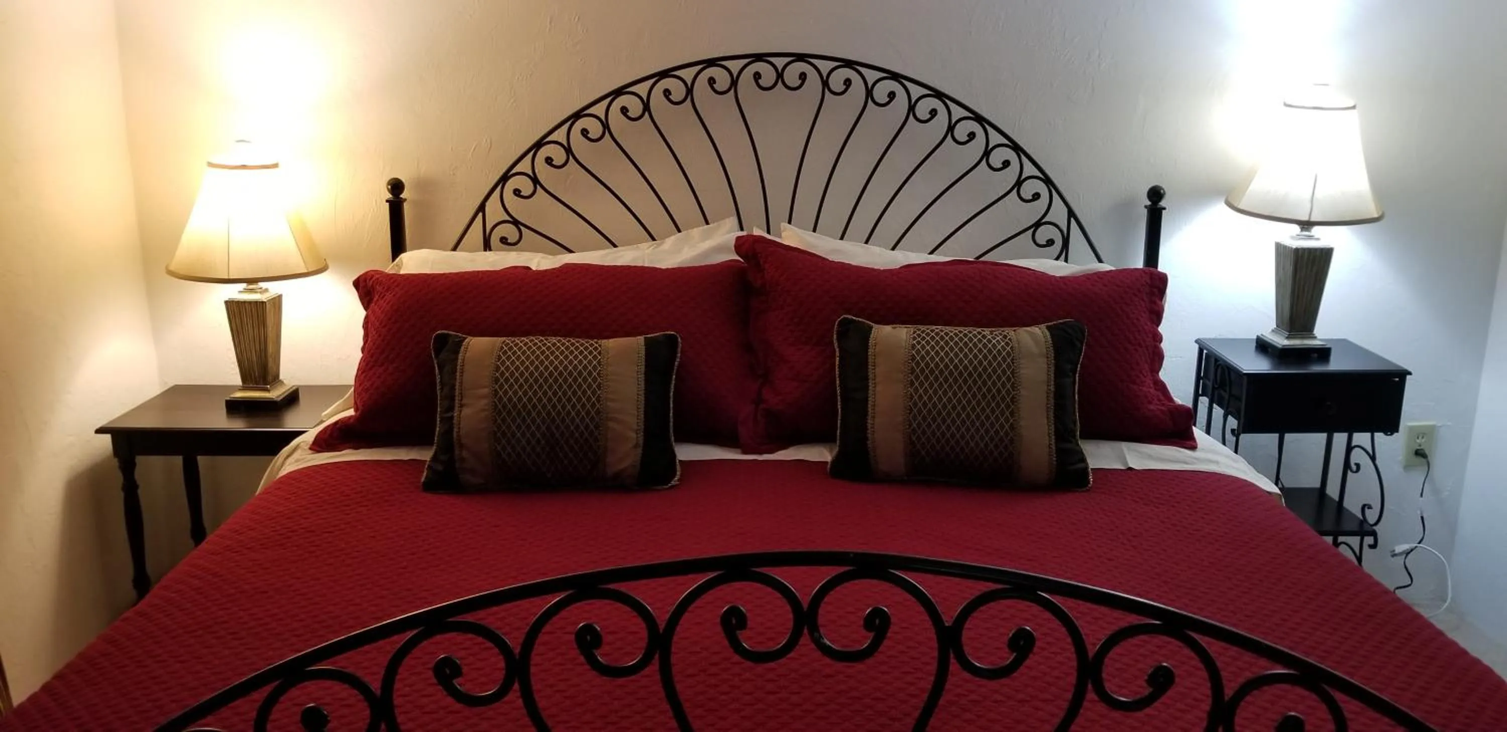Bed in Lily Creek Lodge