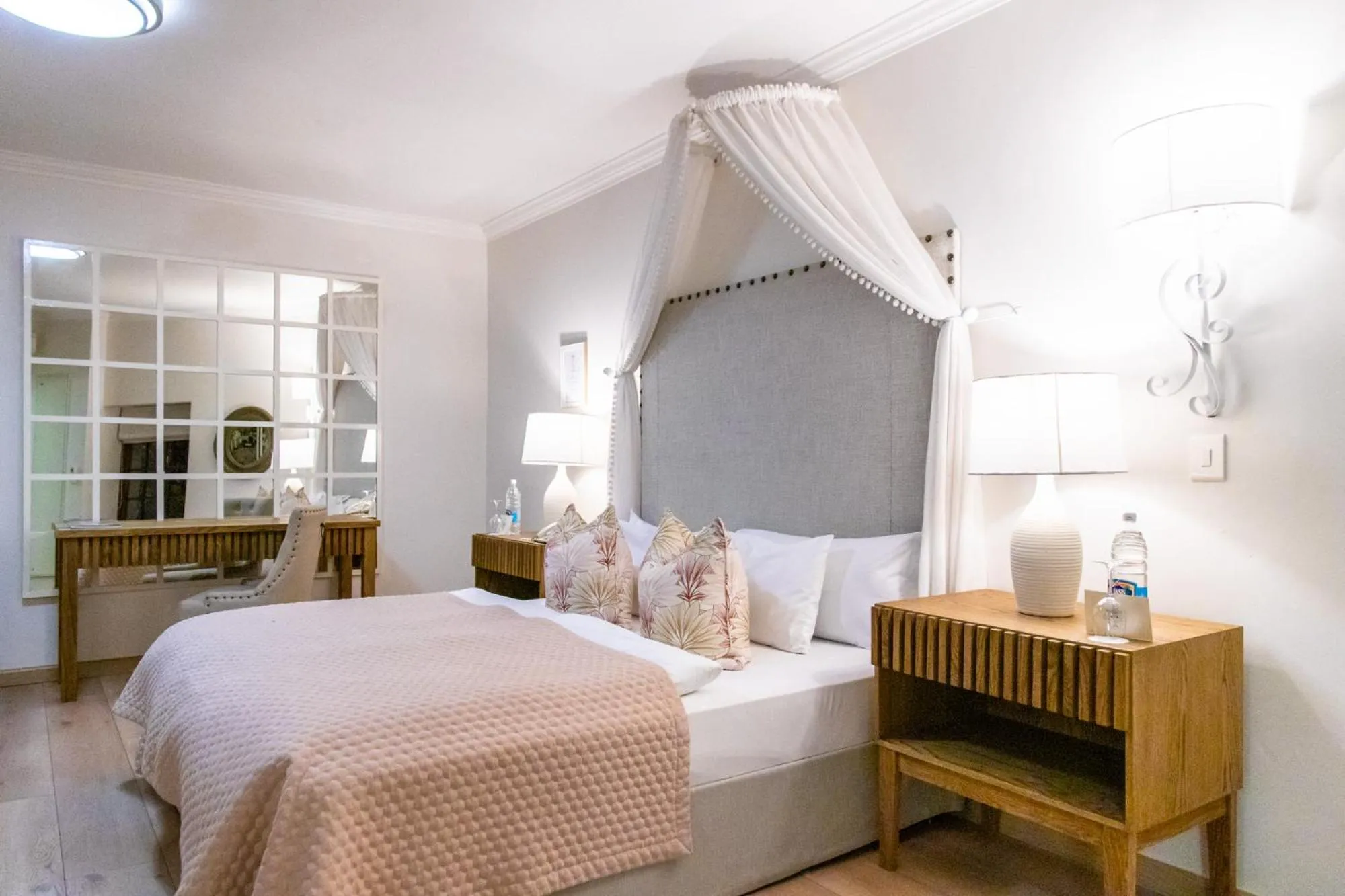 Bed in Heinitzburg Boutique Hotel