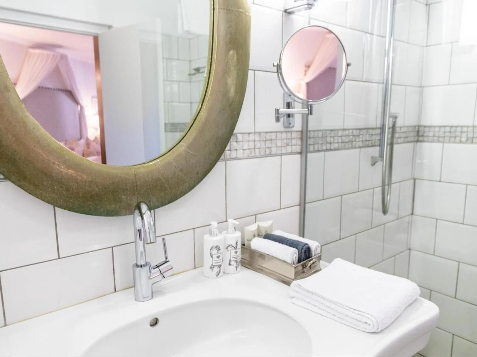 Bathroom in Heinitzburg Boutique Hotel